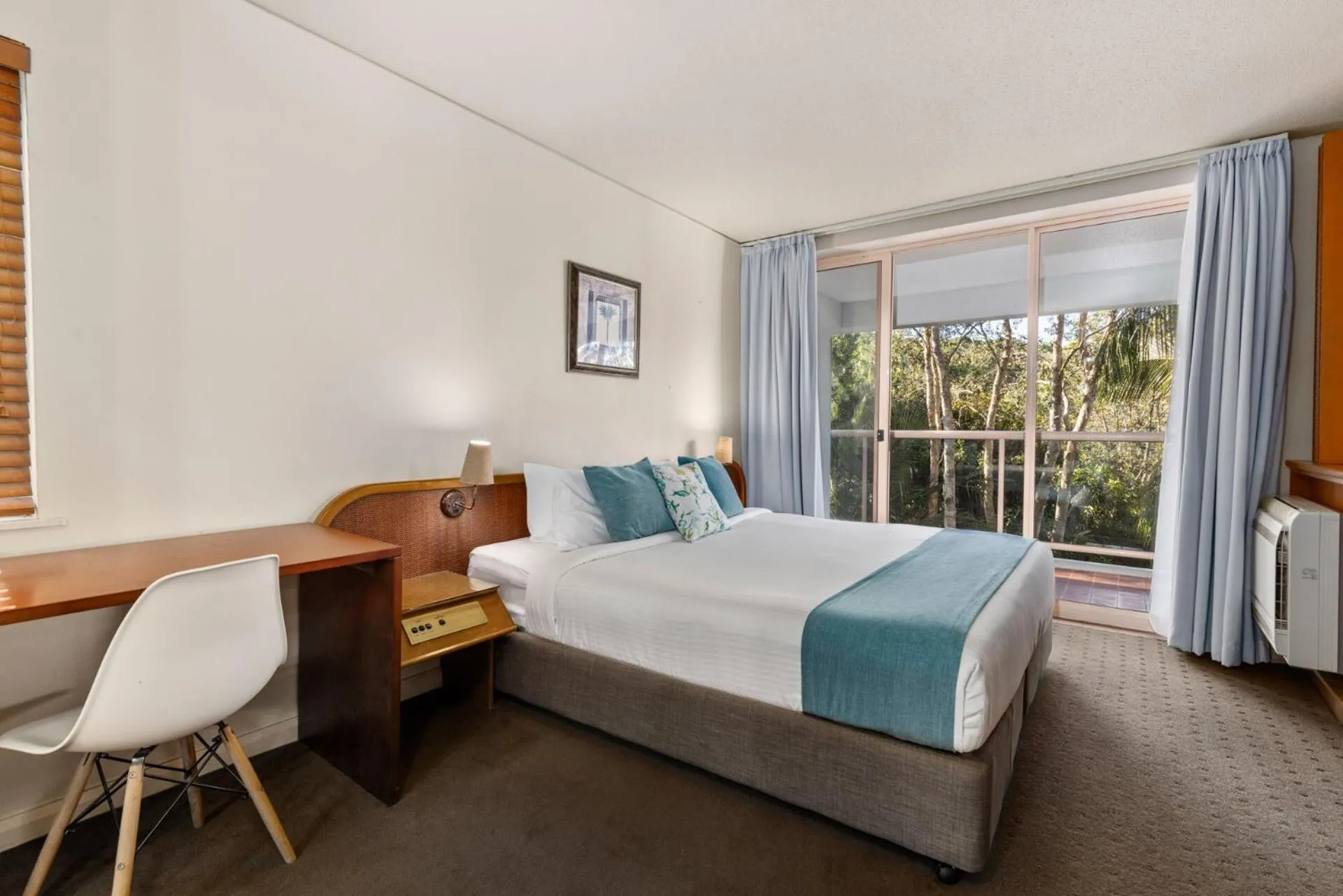 Bedroom, Bed in Charlesworth Bay Beach Resort