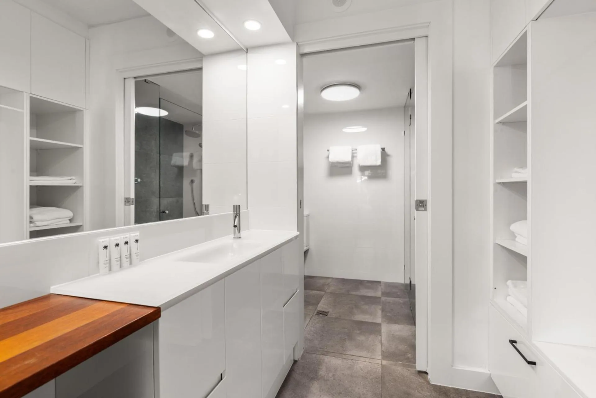 Bathroom in Charlesworth Bay Beach Resort