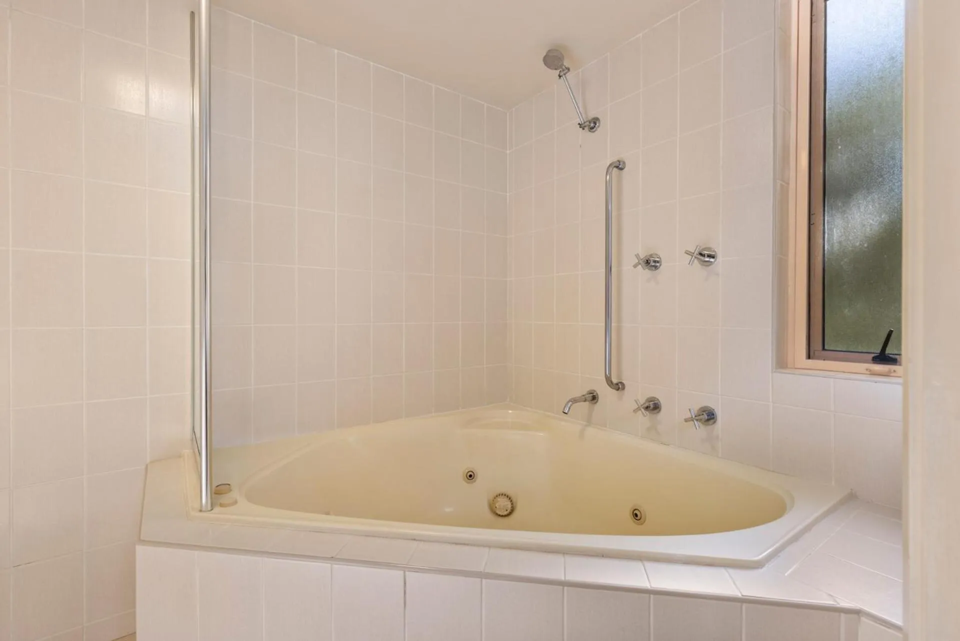 Hot Tub in Charlesworth Bay Beach Resort