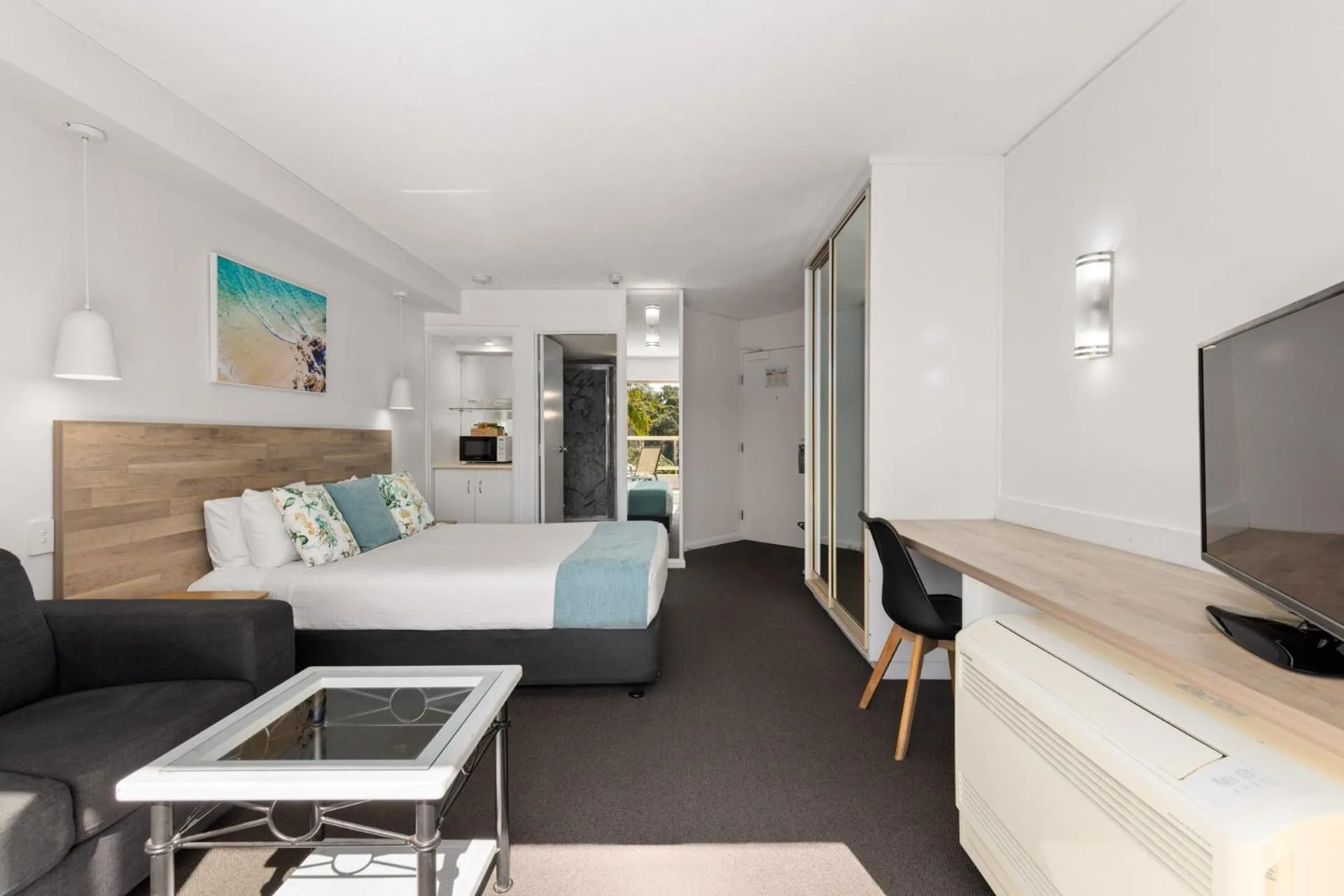 Bed in Charlesworth Bay Beach Resort