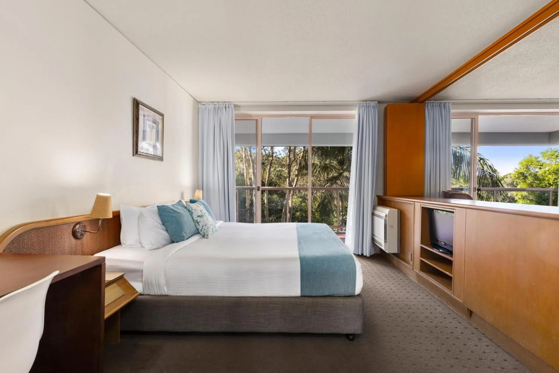 Bedroom, Bed in Charlesworth Bay Beach Resort