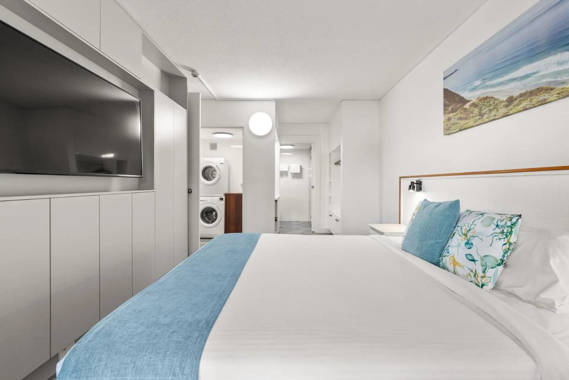 Bed in Charlesworth Bay Beach Resort