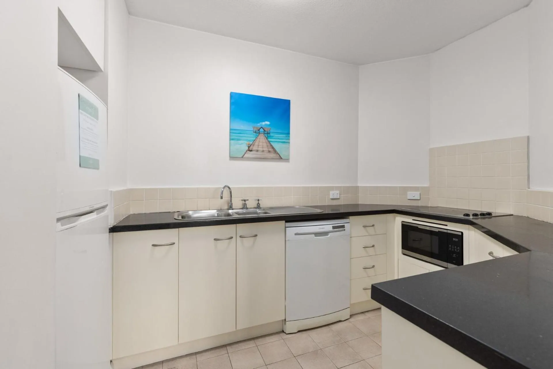 Kitchen or kitchenette in Charlesworth Bay Beach Resort