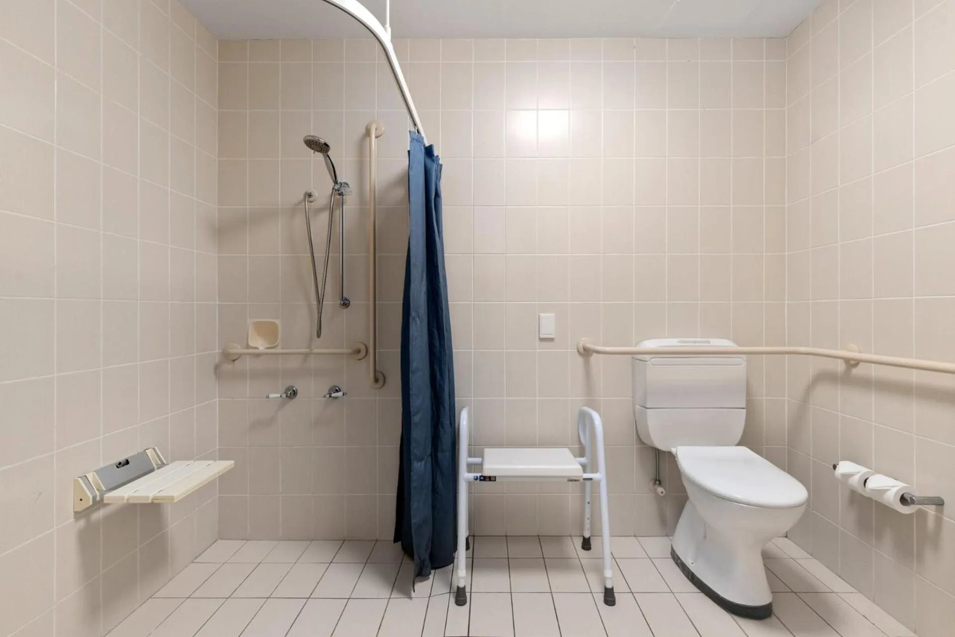 Shower in Charlesworth Bay Beach Resort