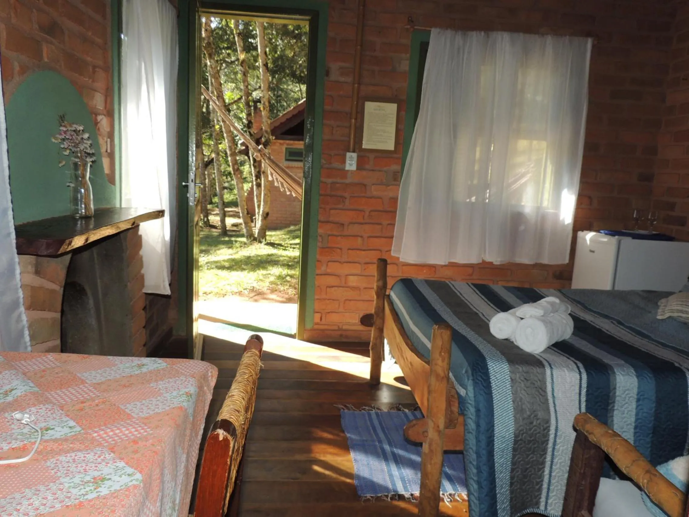 flat iron, Bed in Reserva Canto da Vida Chalés e Camping