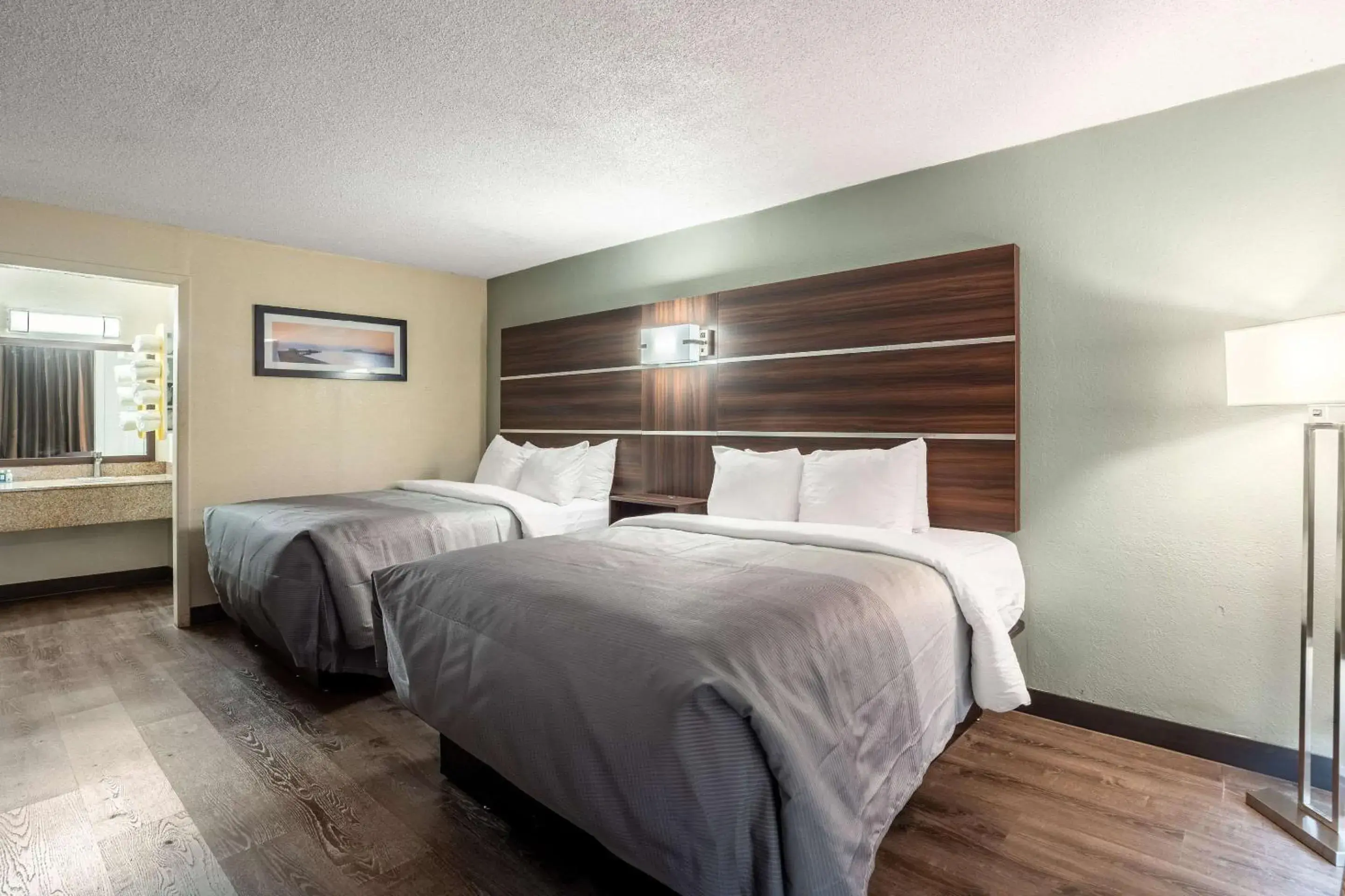 Bed in Quality Inn Bed in Quality Inn