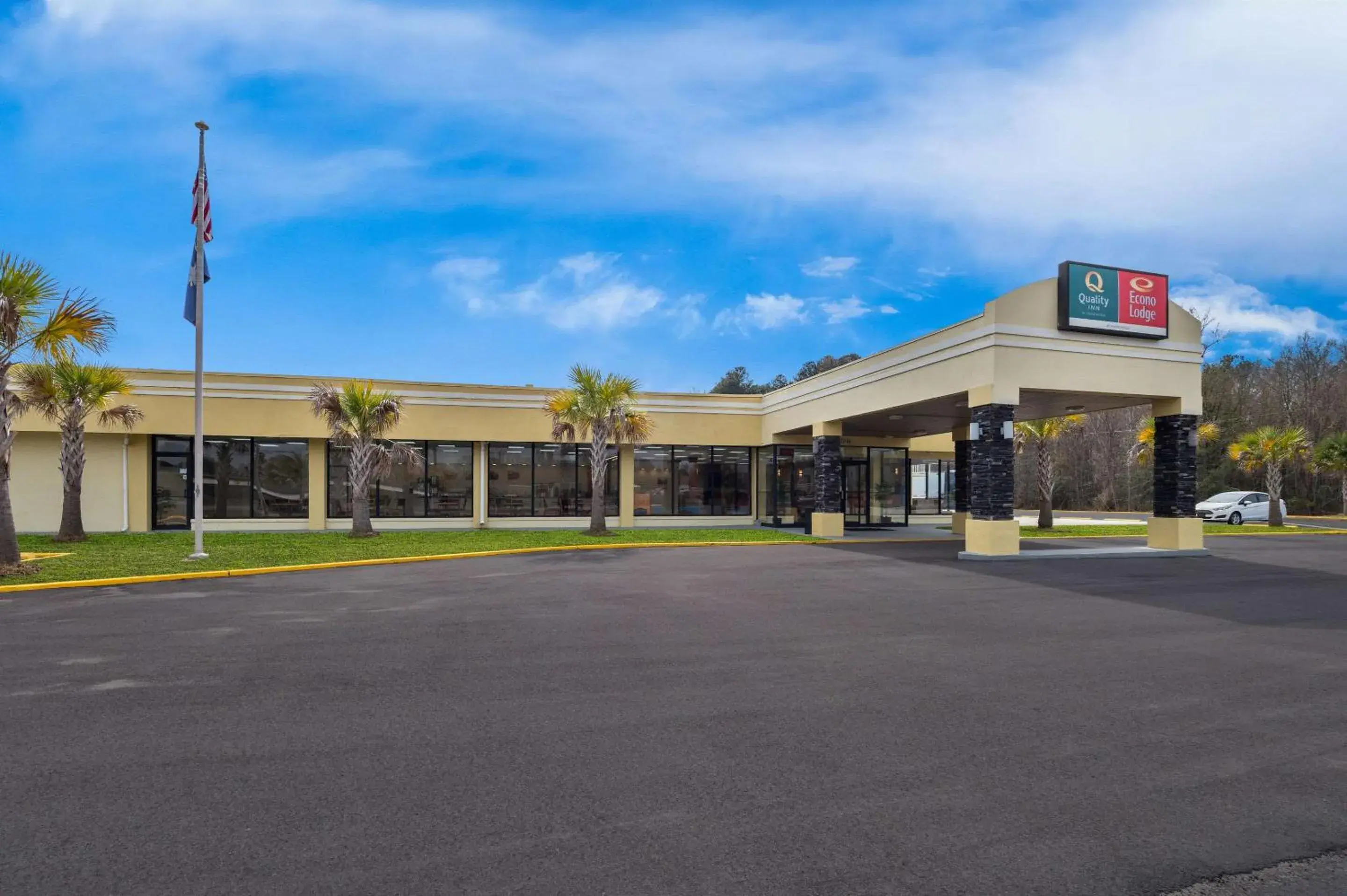 Property building in Quality Inn Property building in Quality Inn