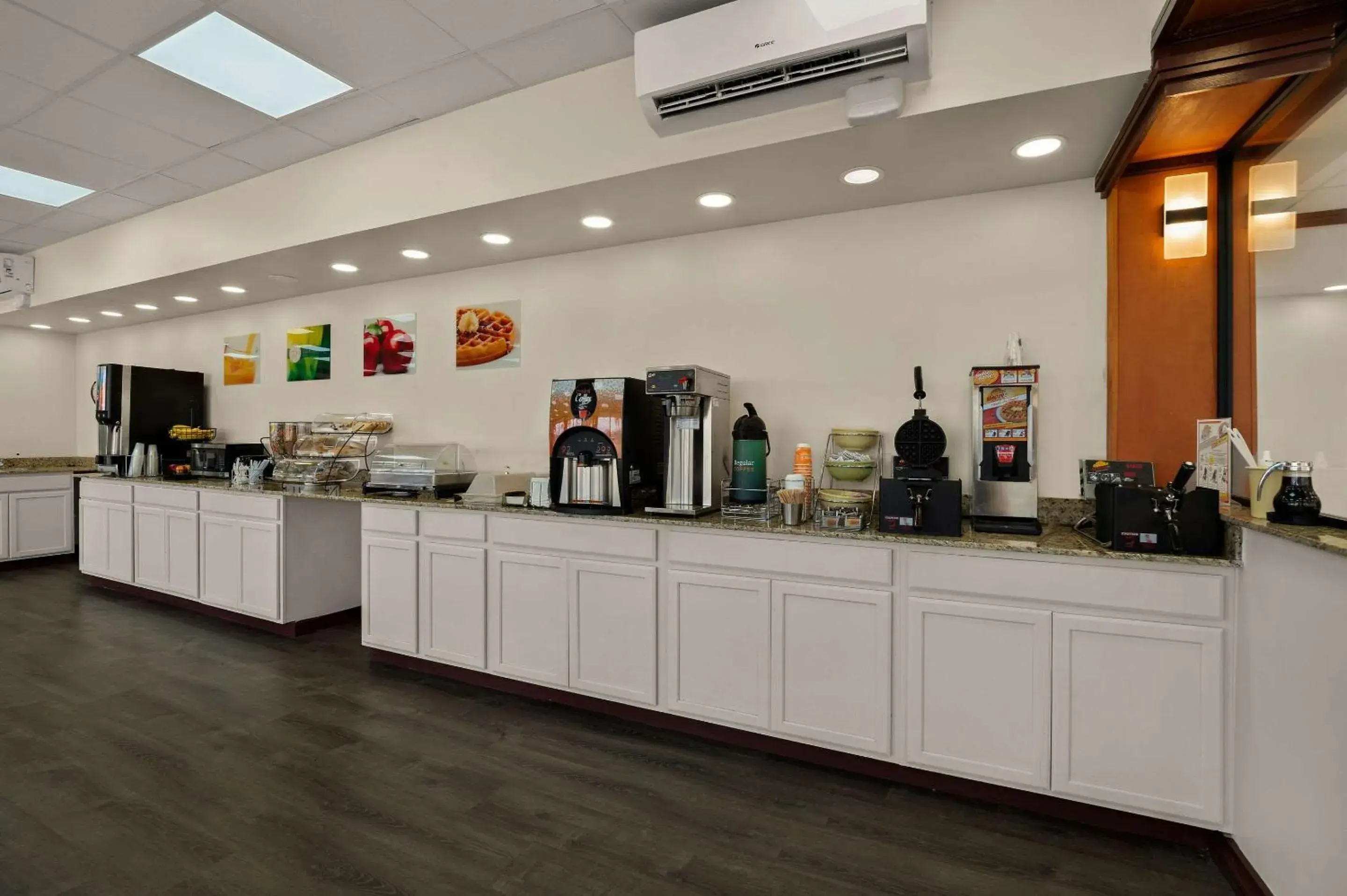 Breakfast in Quality Inn Breakfast in Quality Inn