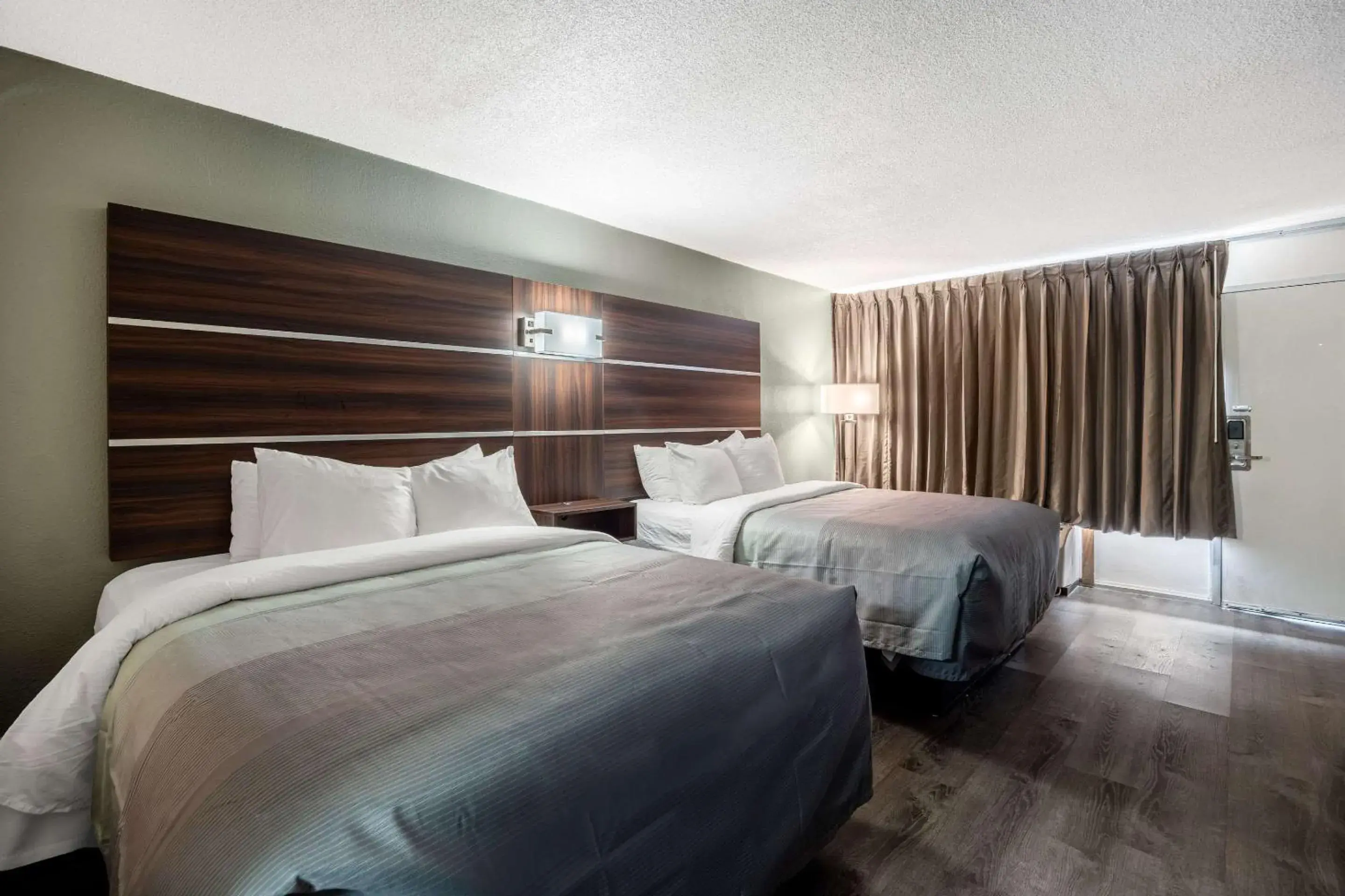 Bedroom, Bed in Quality Inn Bedroom, Bed in Quality Inn