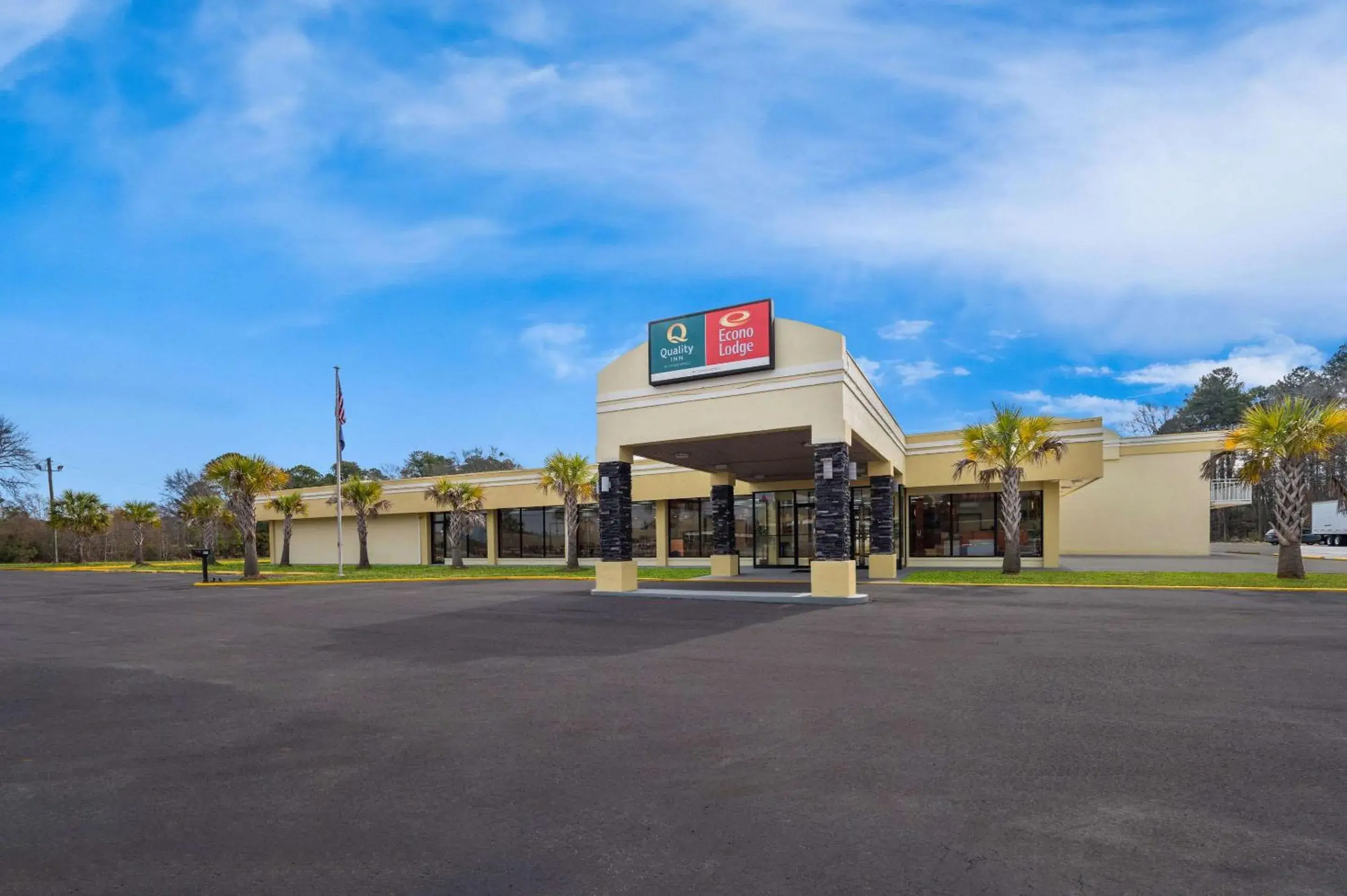 Property building in Quality Inn Property building in Quality Inn