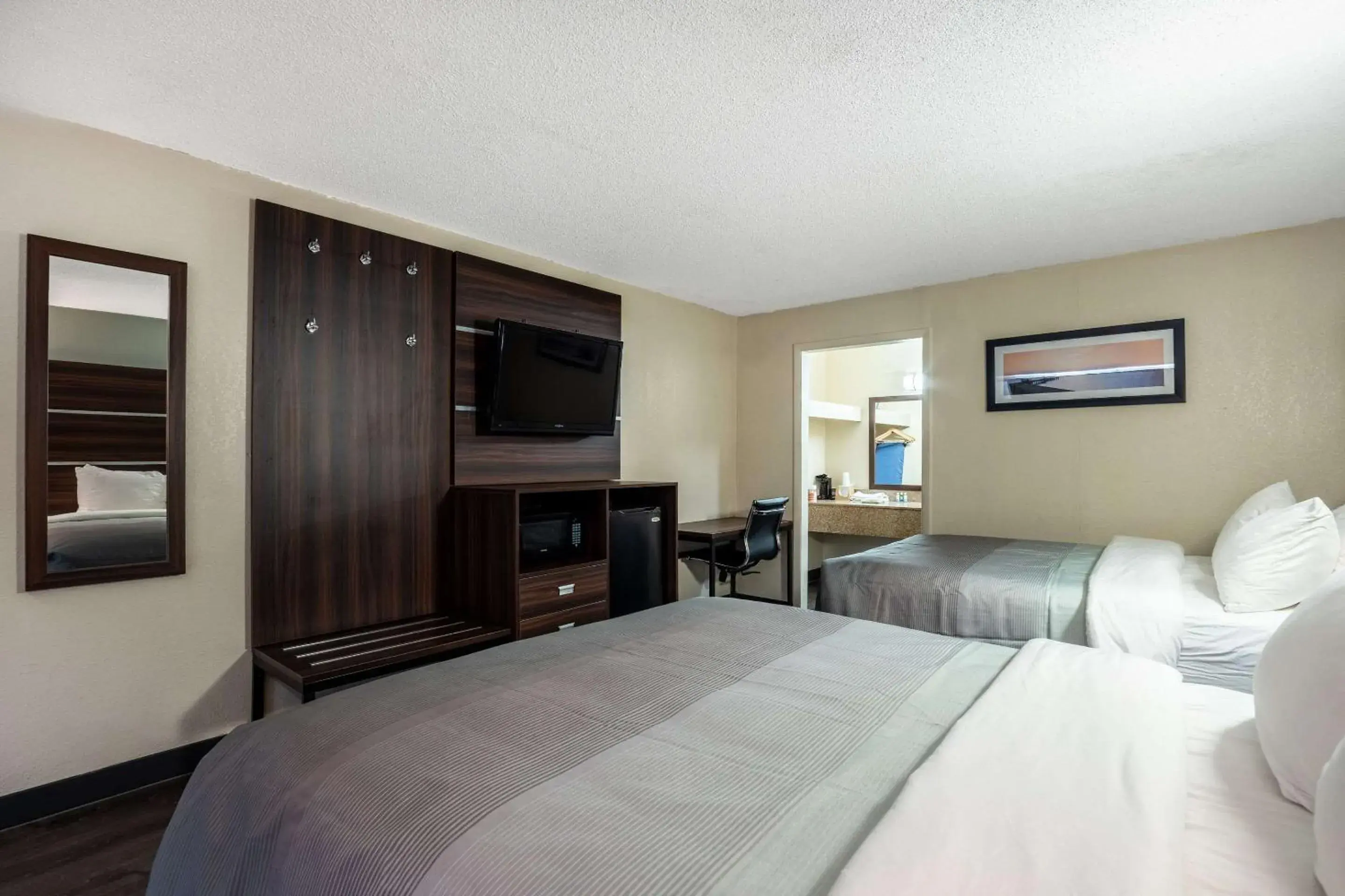 Bed in Quality Inn Bed in Quality Inn