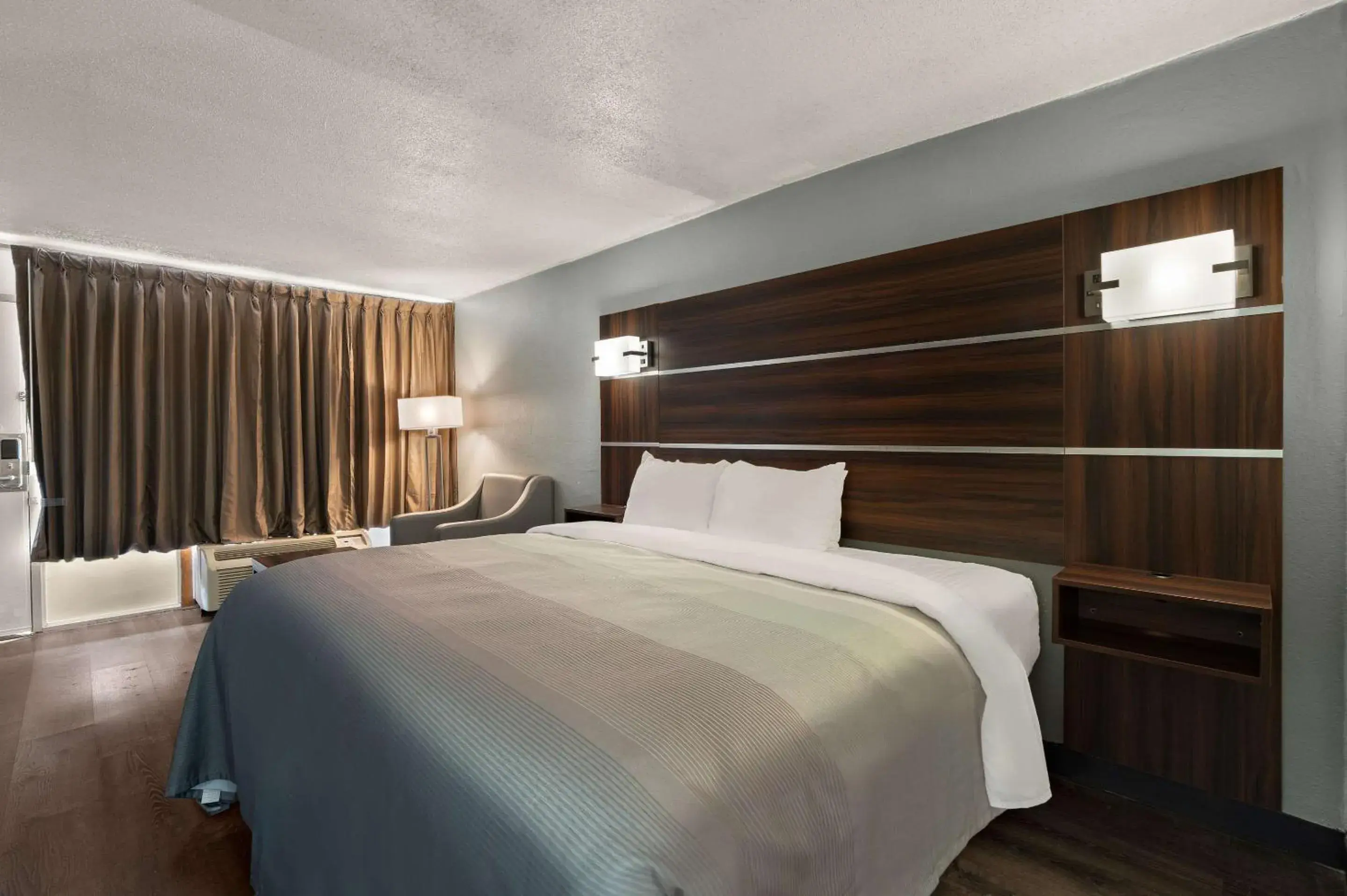 Bedroom, Bed in Quality Inn Bedroom, Bed in Quality Inn