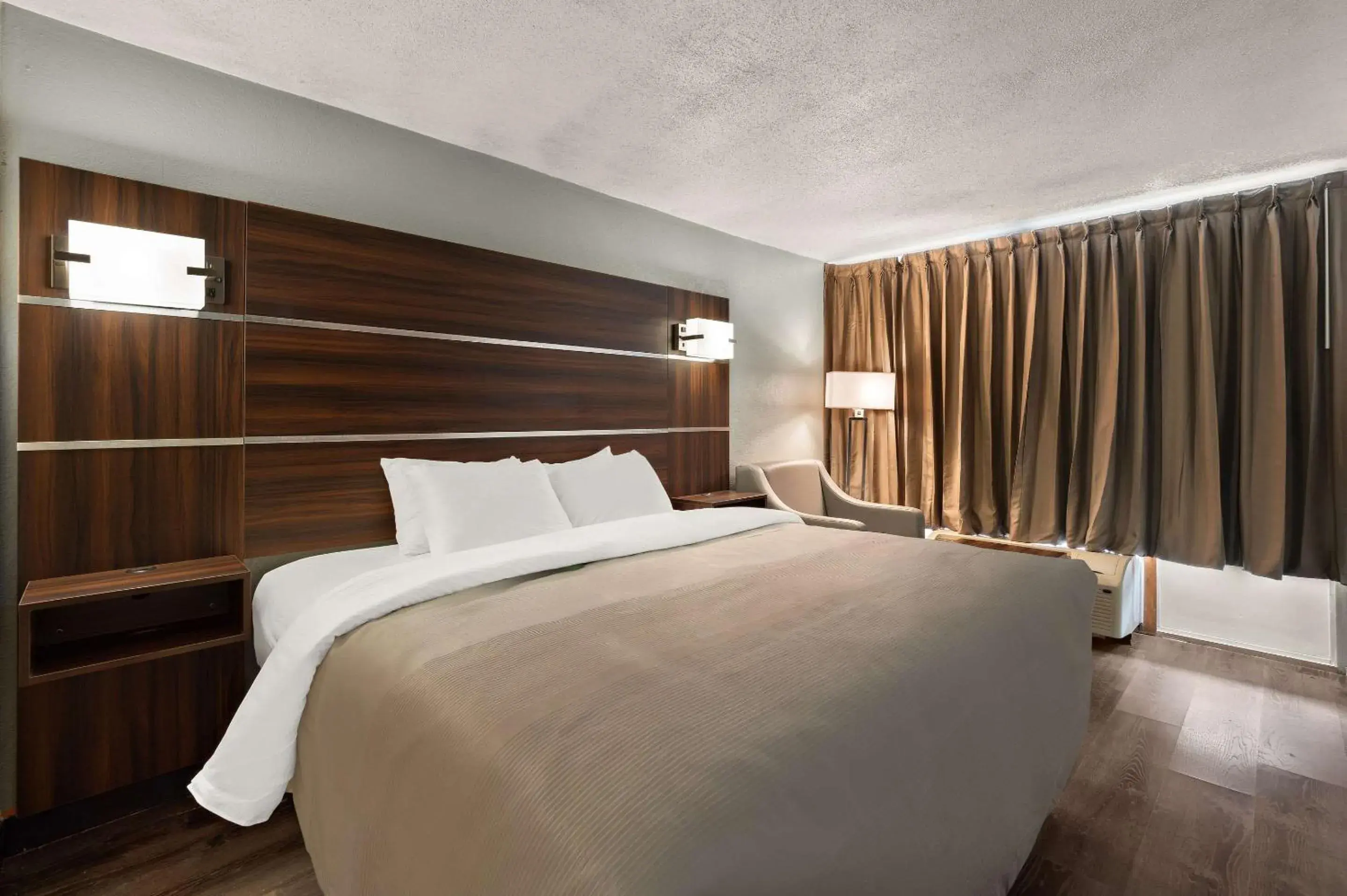 Bedroom, Bed in Quality Inn Bedroom, Bed in Quality Inn