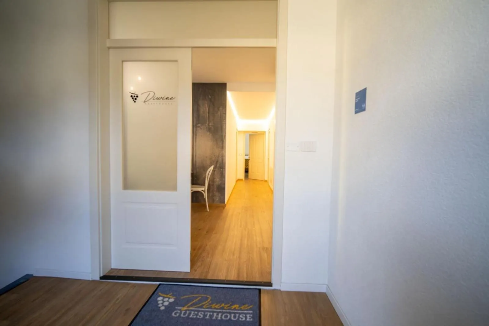 Facade/entrance, Bed in Guesthouse diWINE