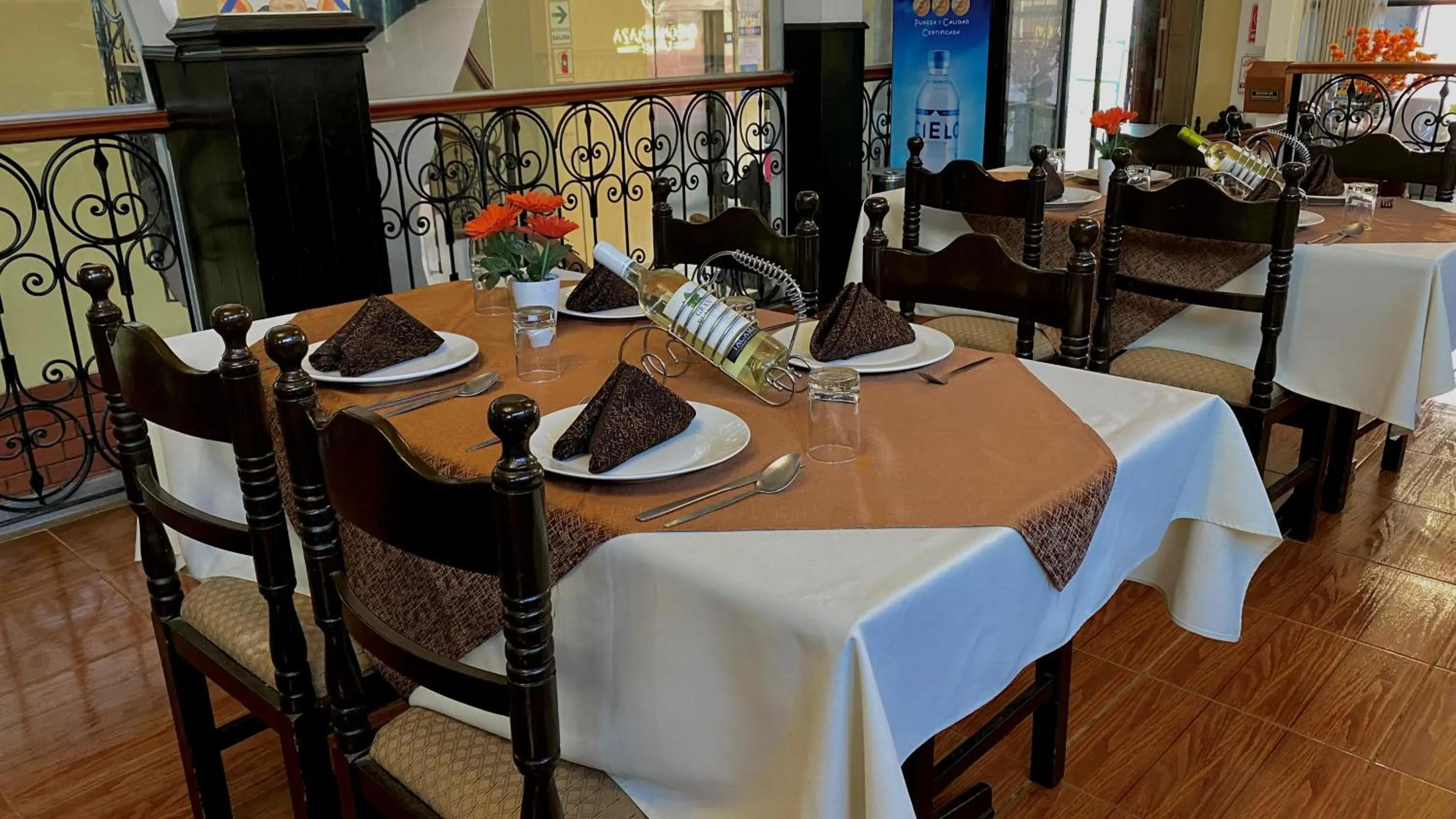 Restaurant/places to eat in Casona Plaza Hotel Centro
