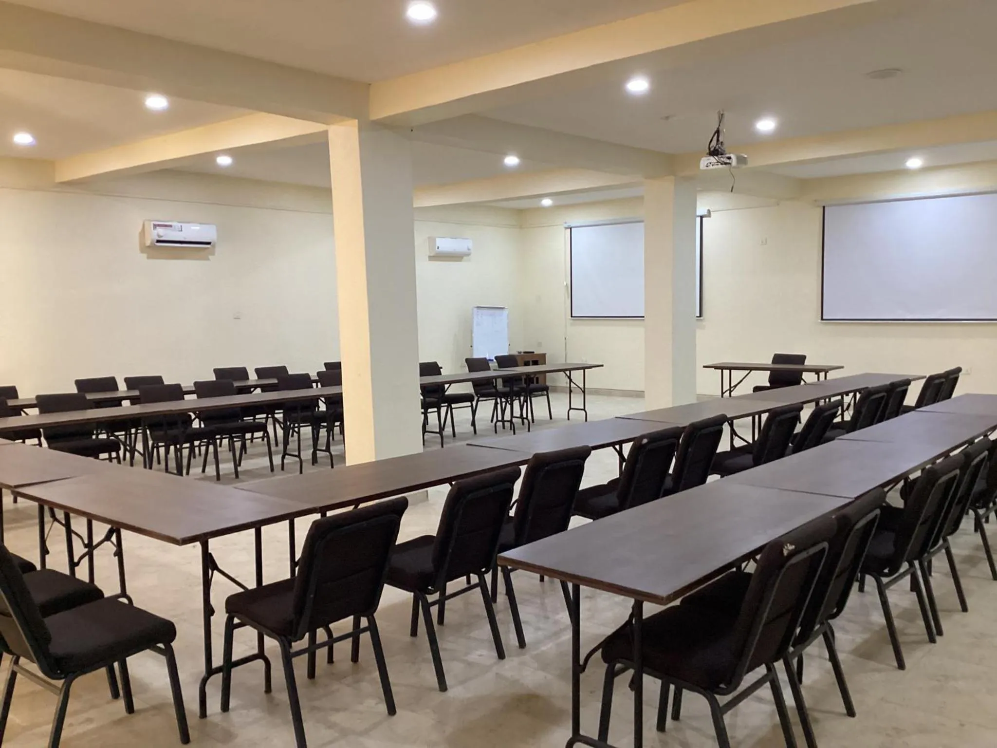 Meeting/conference room in Adis Hotels Prime