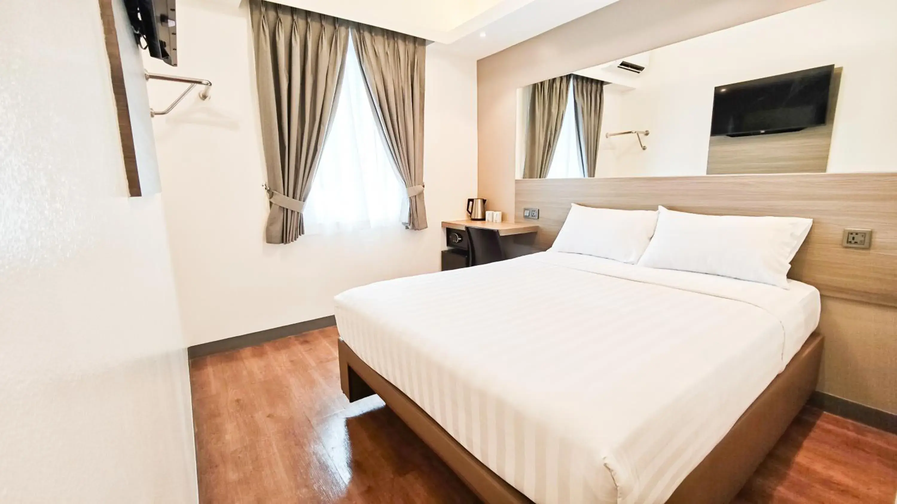 TV and multimedia, Bed in Red Planet Davao TV and multimedia, Bed in Red Planet Davao