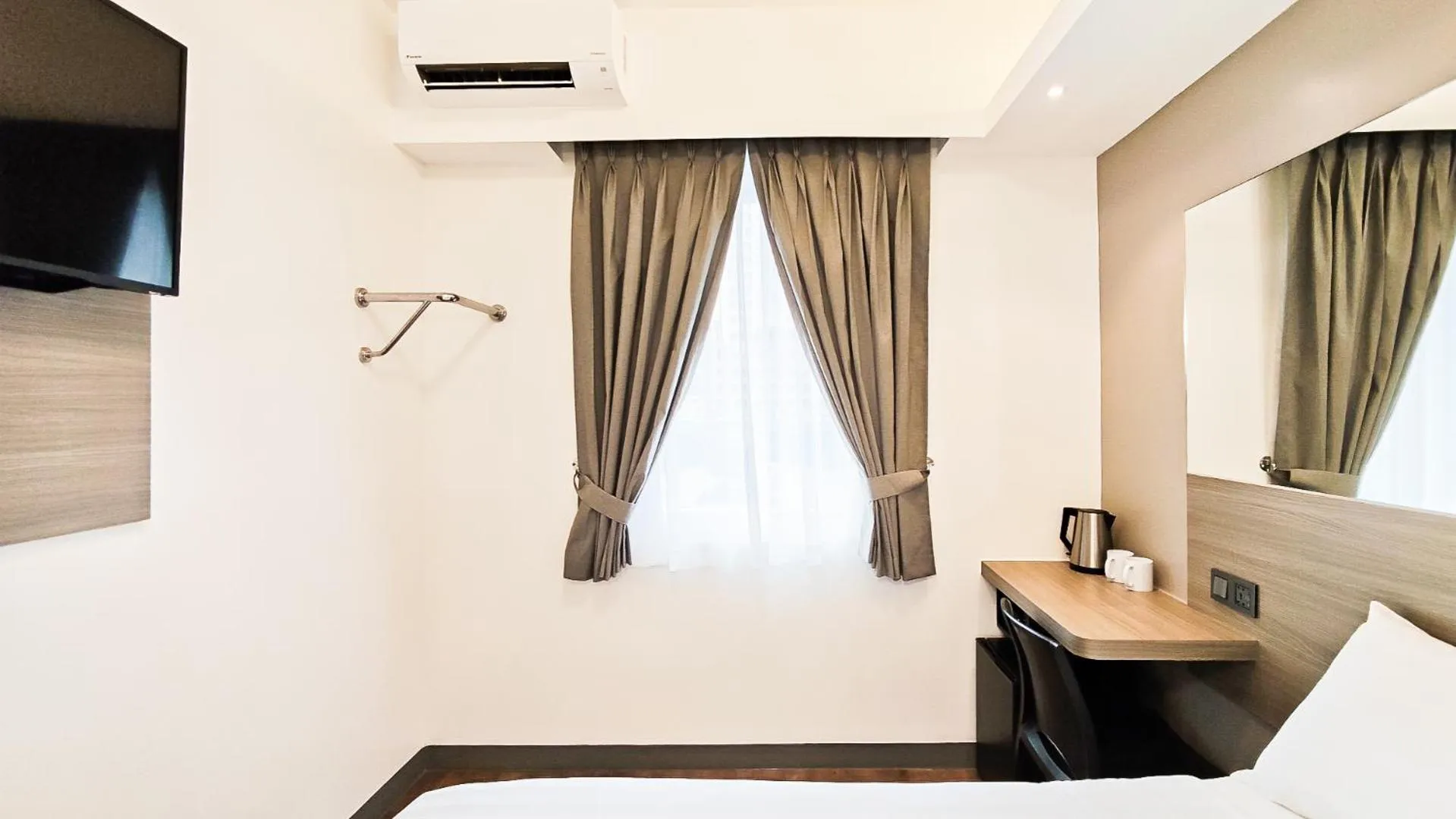 Bedroom, Bed in Red Planet Davao