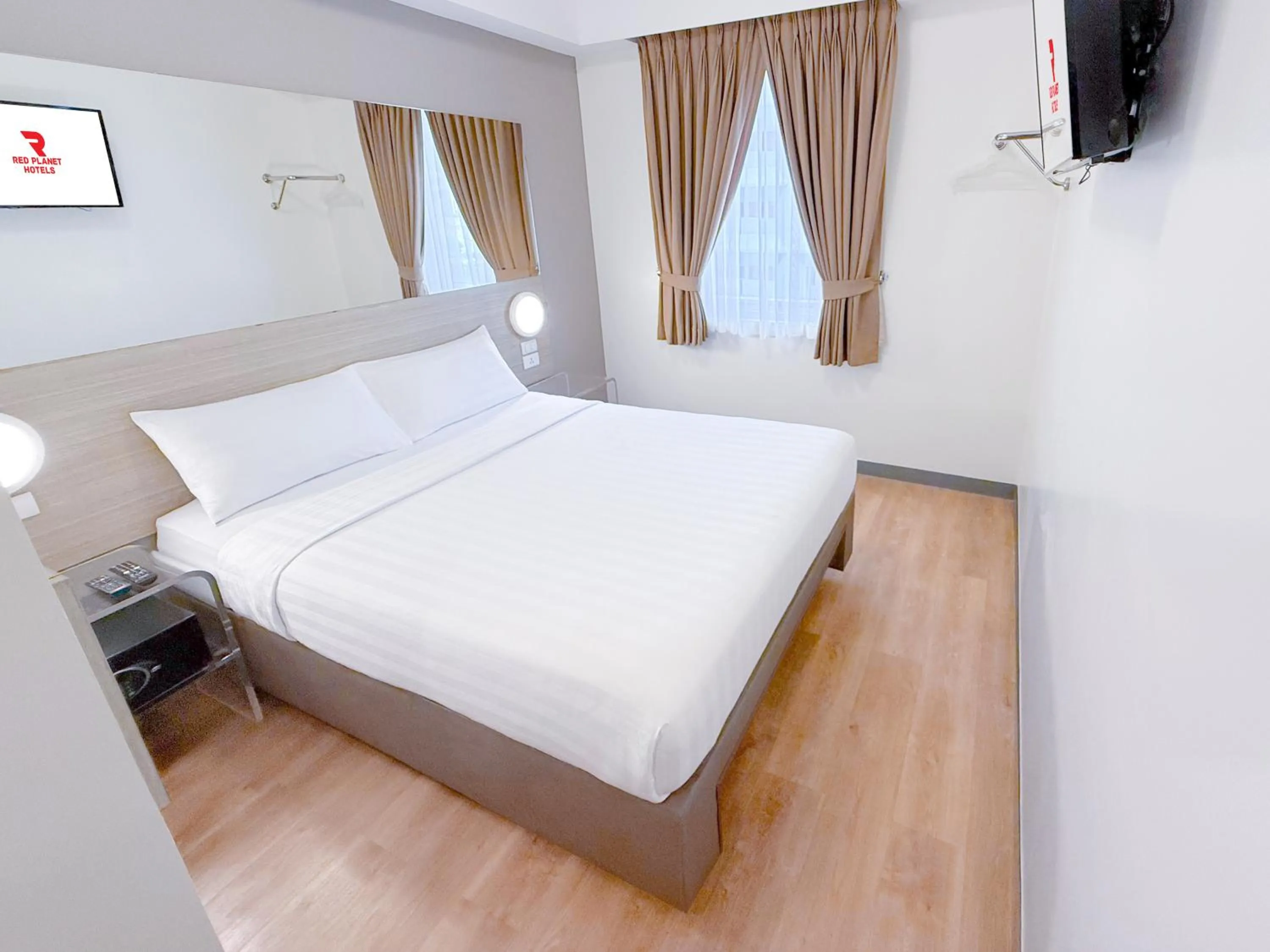 Bed in Red Planet Ortigas