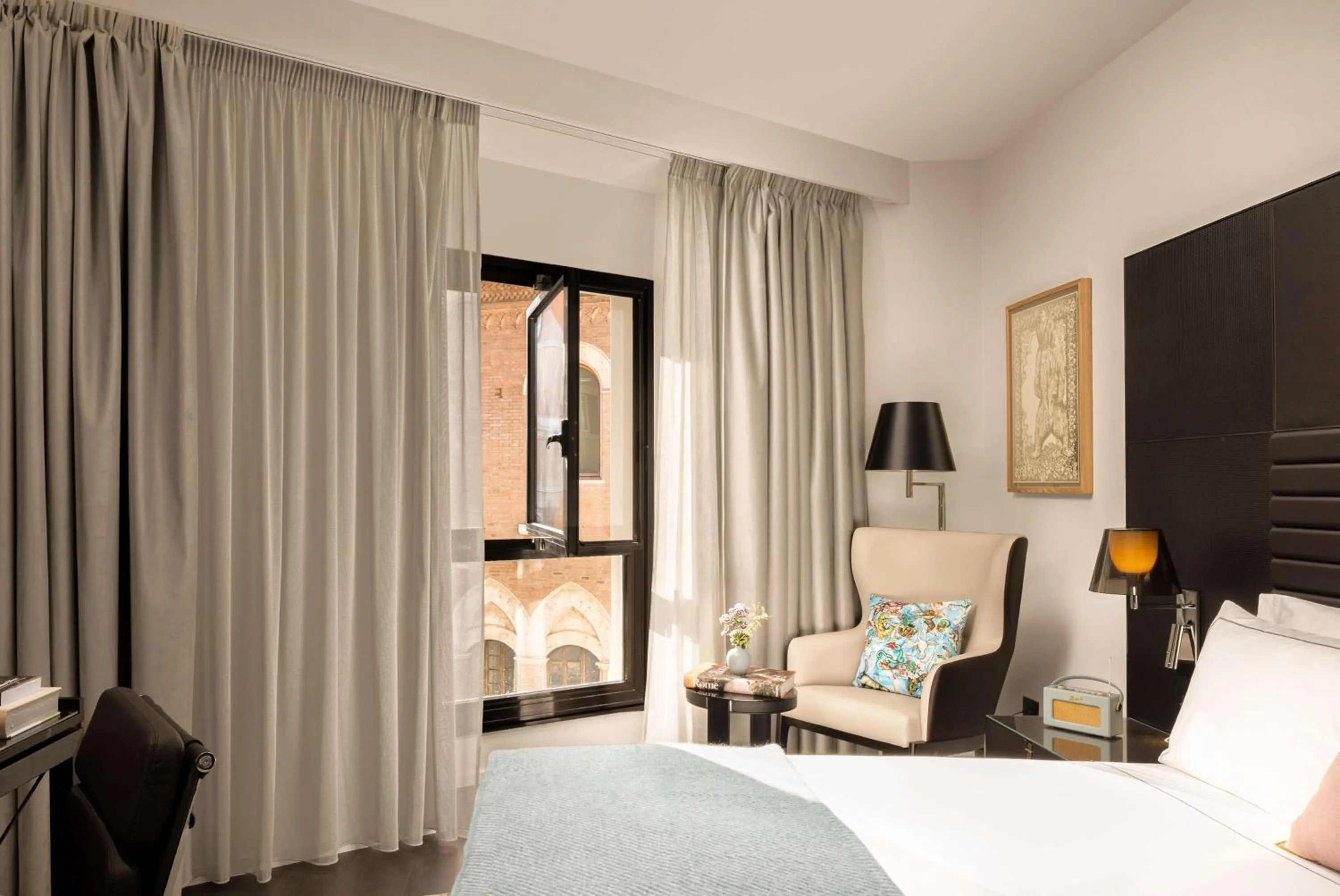 Bedroom, Bed in art'otel Rome Piazza Sallustio, Powered by Radisson Hotels