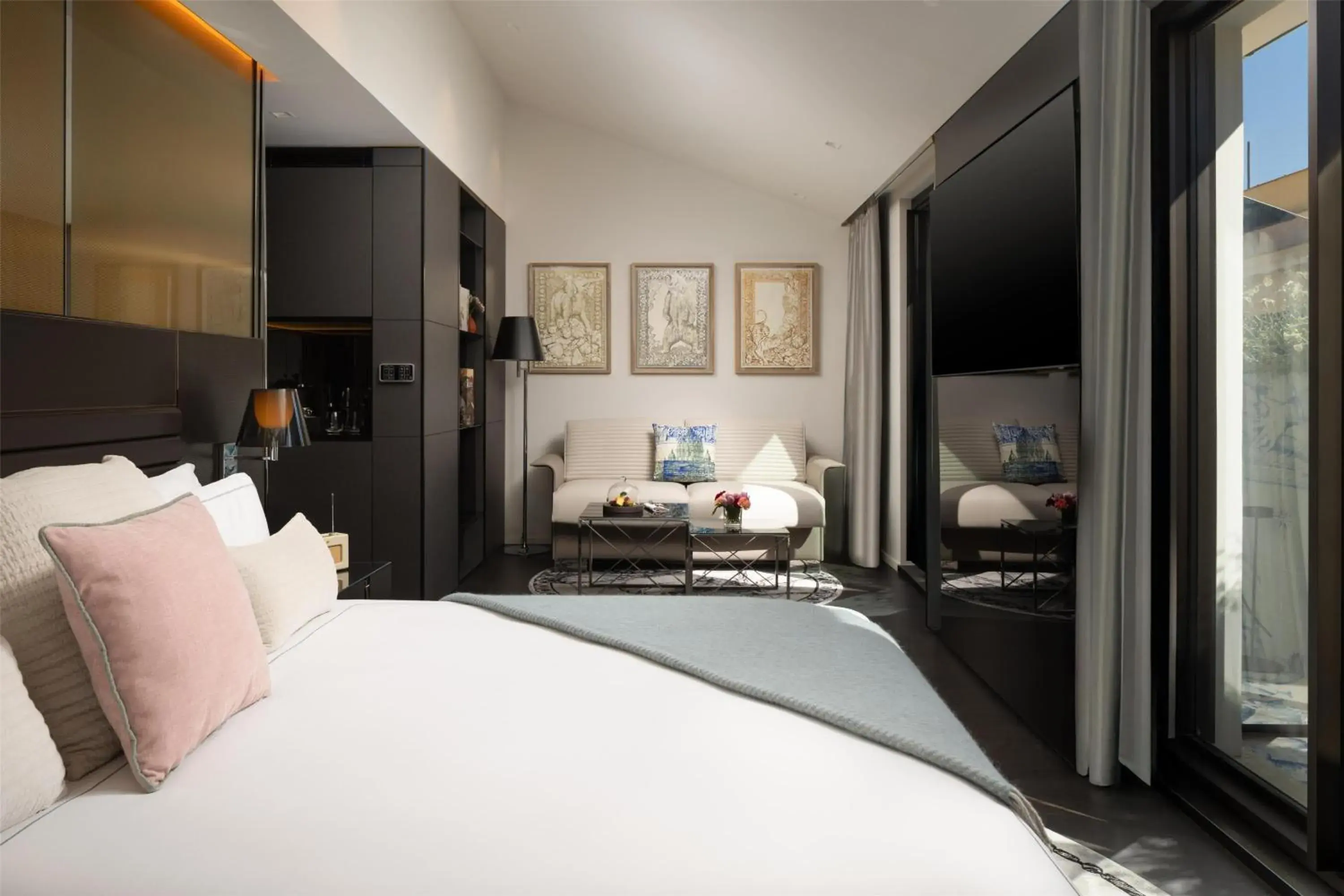 Photo of the whole room, Bed in art'otel Rome Piazza Sallustio, Powered by Radisson Hotels Photo of the whole room, Bed in art'otel Rome Piazza Sallustio, Powered by Radisson Hotels