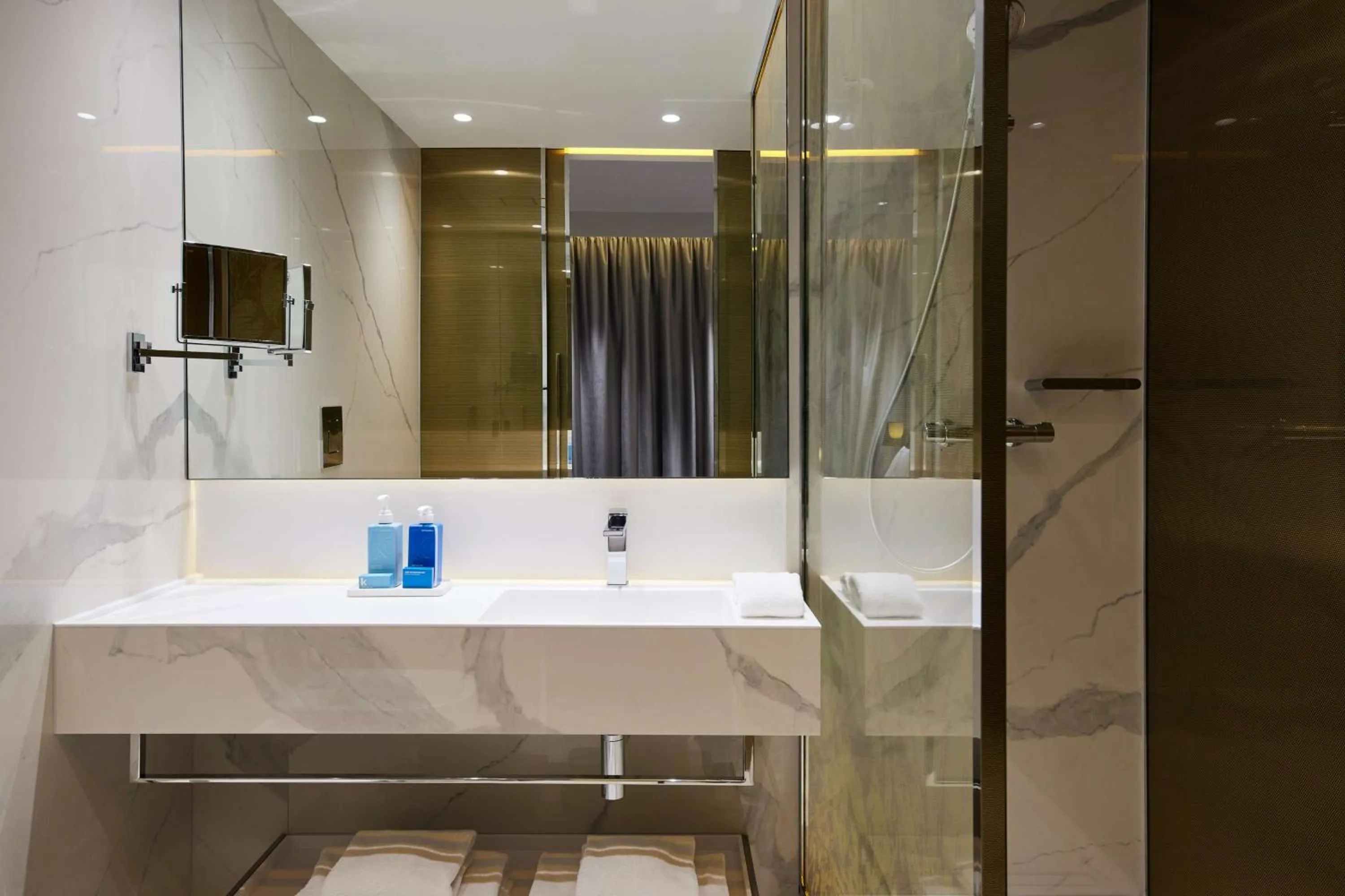 Bathroom in art'otel Rome Piazza Sallustio, Powered by Radisson Hotels