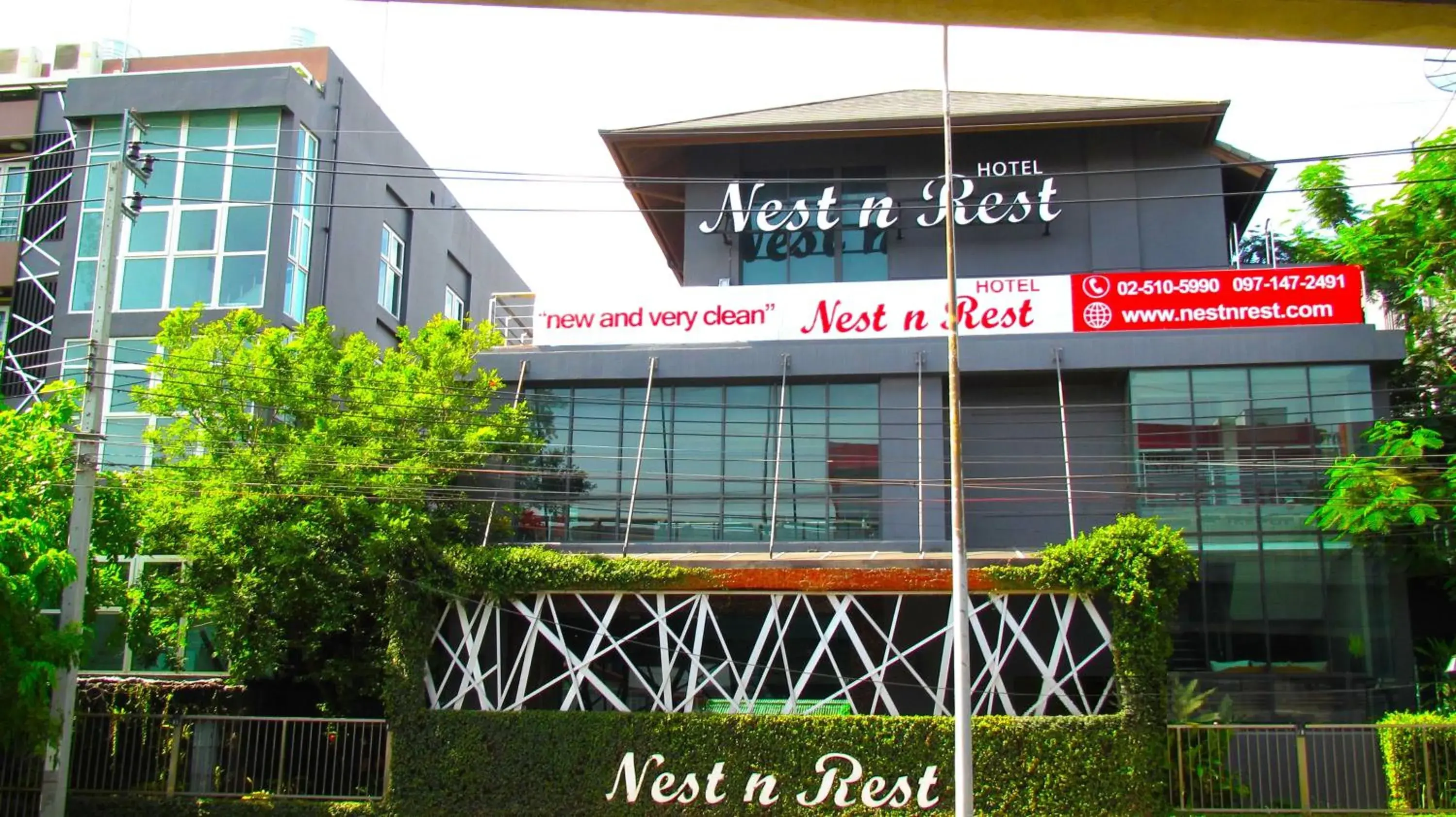 Property building in Nest n Rest Hotel Property building in Nest n Rest Hotel
