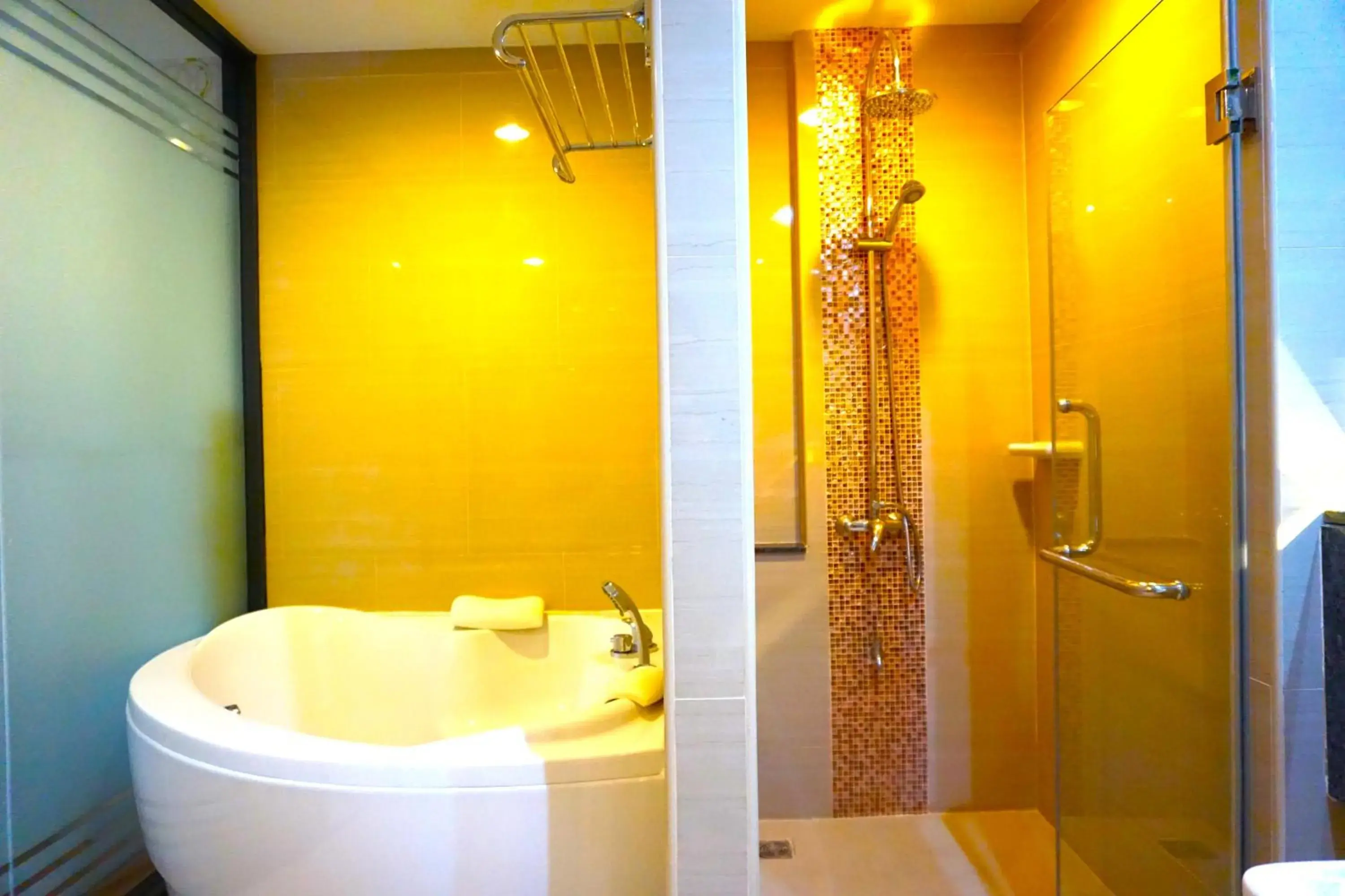 Hot Tub in Nest n Rest Hotel Hot Tub in Nest n Rest Hotel