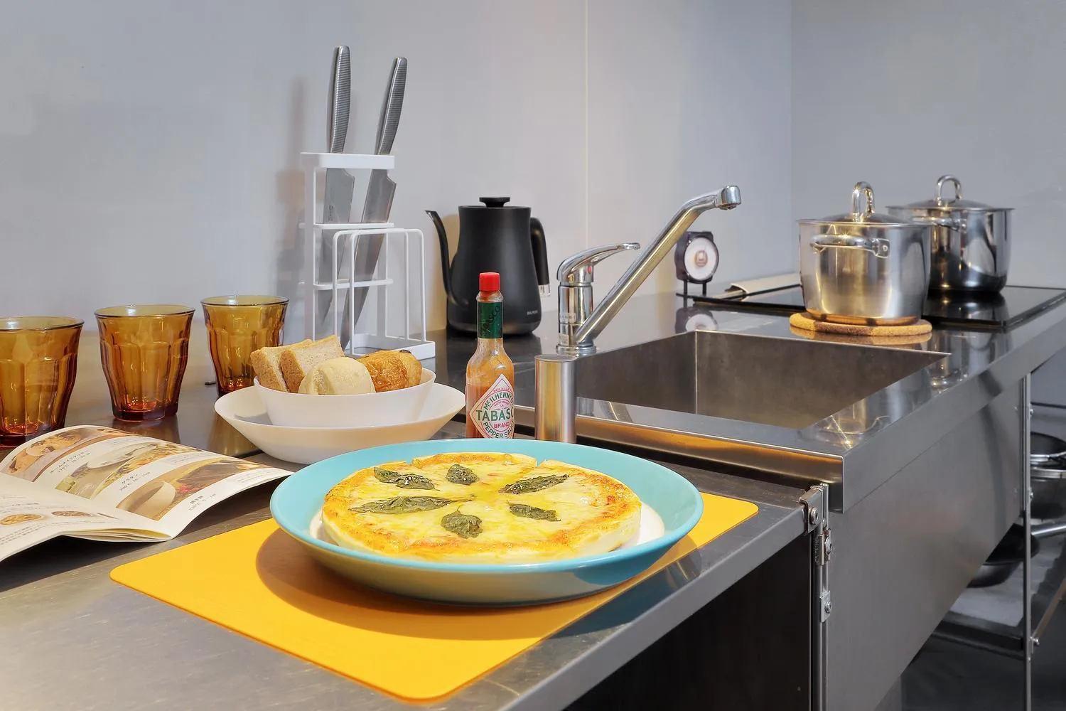 Kitchen or kitchenette in Shin Toji Hotel Lulud