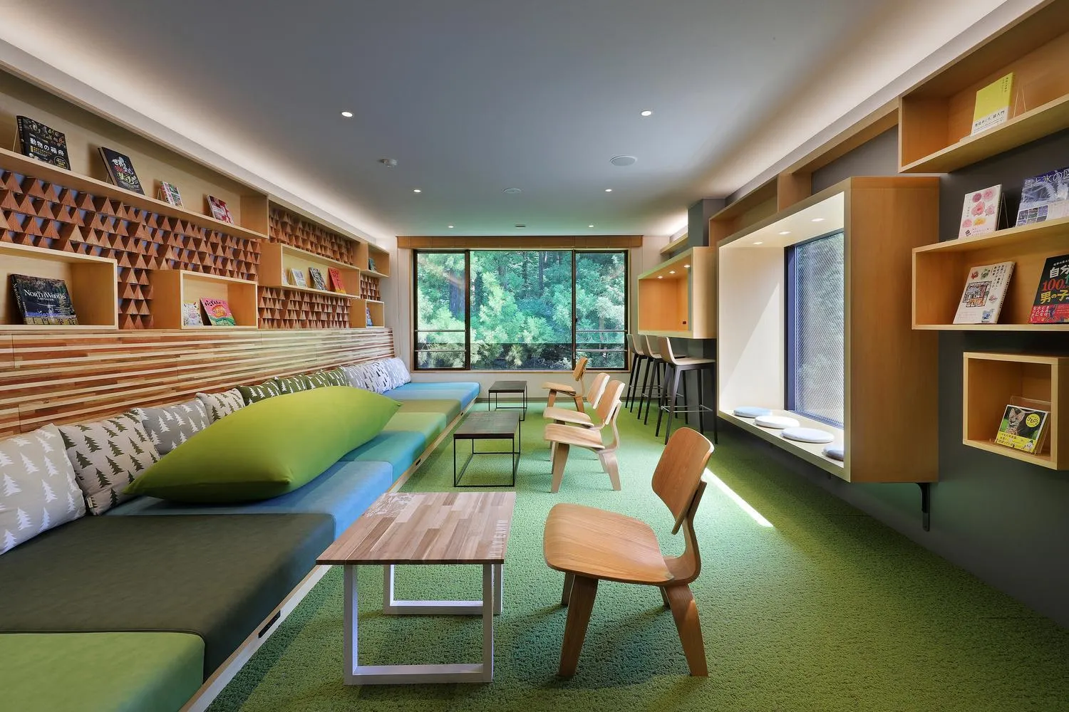 Communal lounge/ TV room in Shin Toji Hotel Lulud