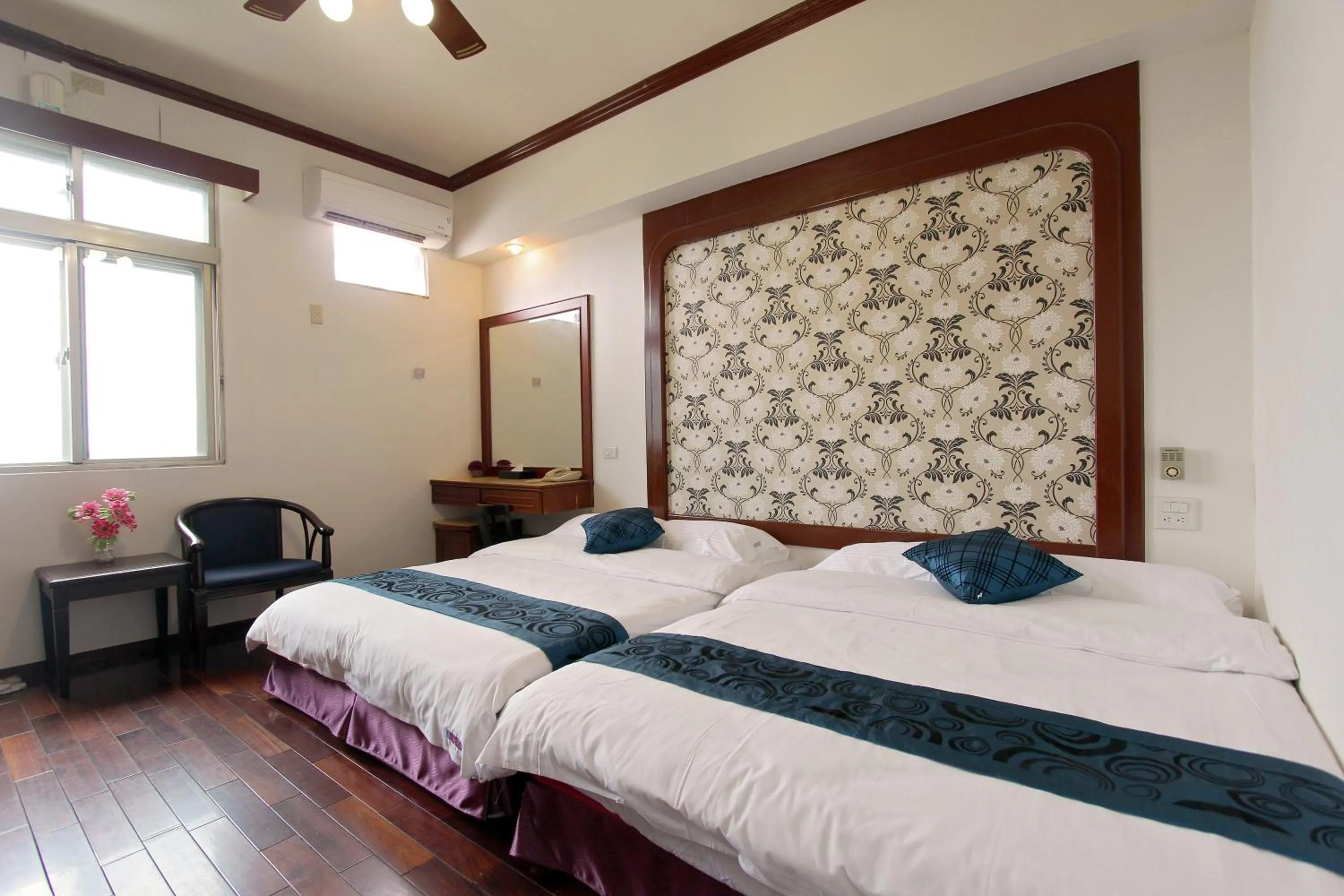 Bedroom, Bed in 陶陶居商旅 Tautauchu Hotel