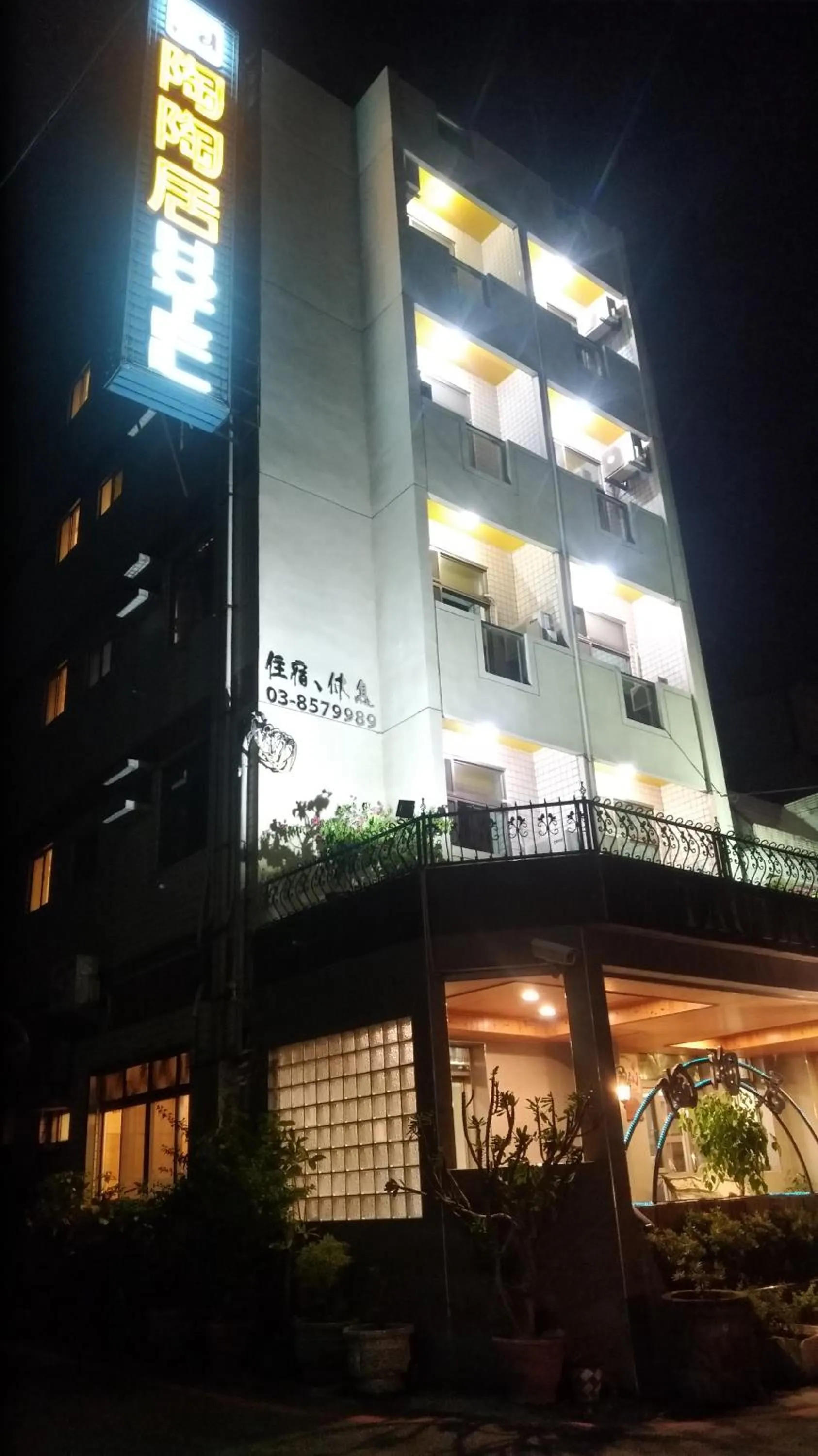 Property building in 陶陶居商旅 Tautauchu Hotel