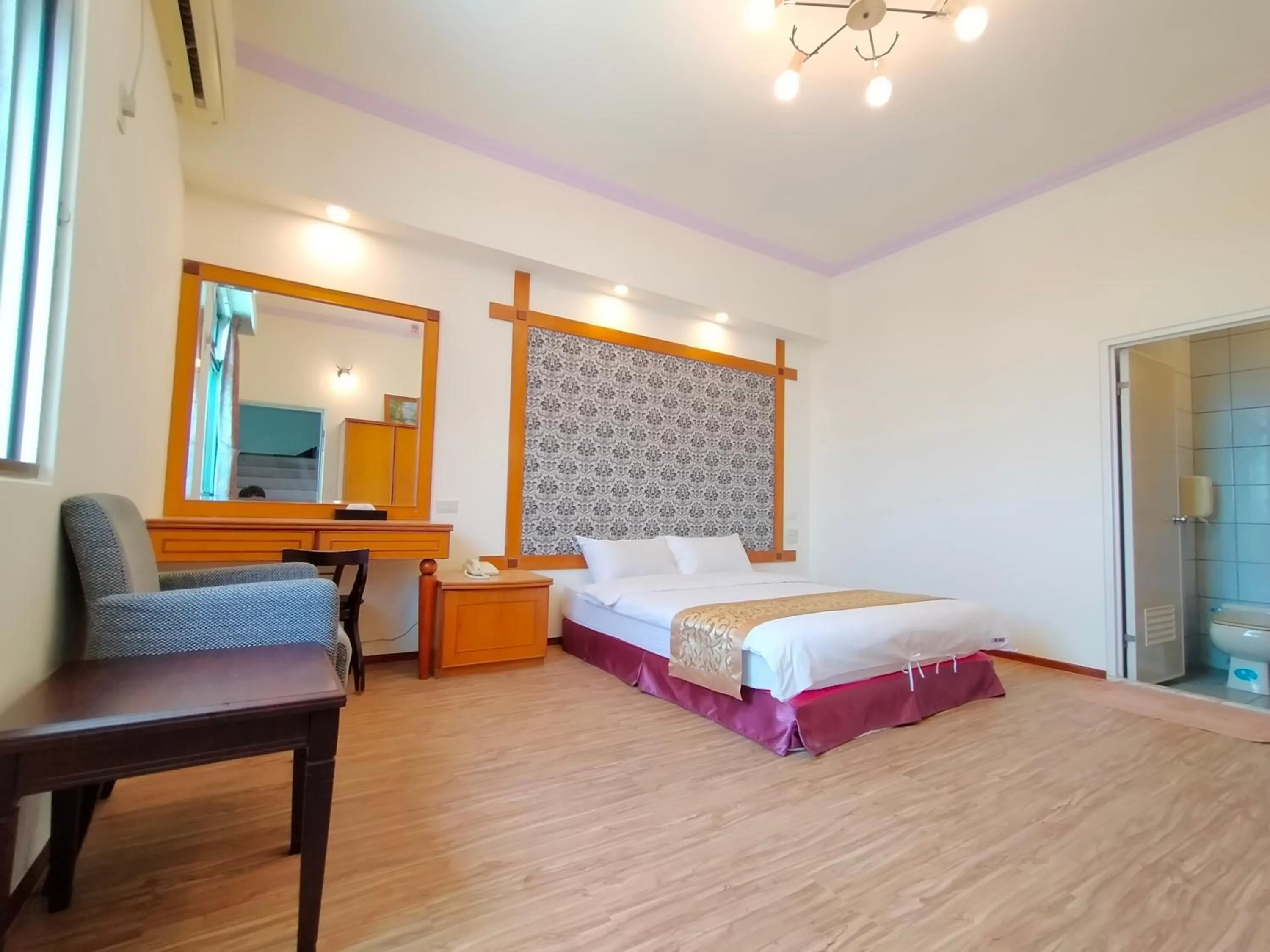 Photo of the whole room, Bed in 陶陶居商旅 Tautauchu Hotel