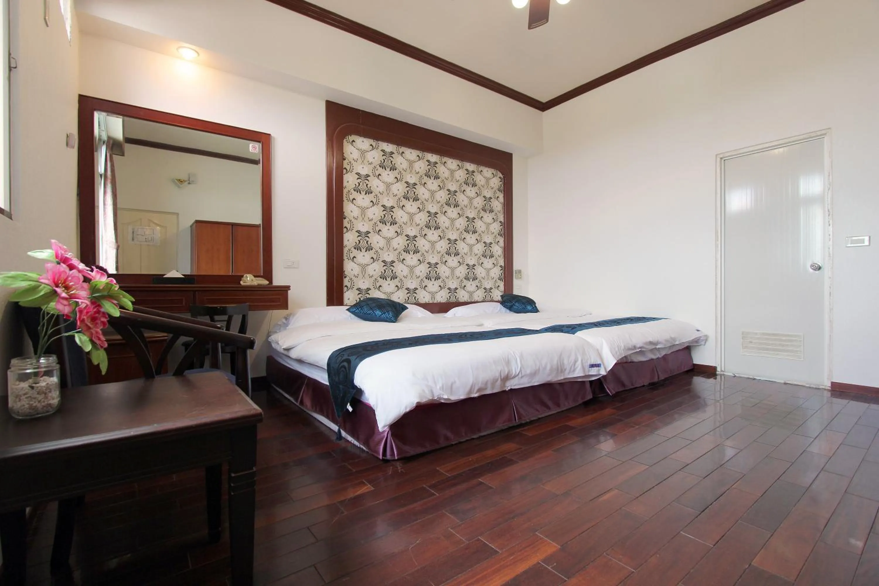 Bedroom, Bed in 陶陶居商旅 Tautauchu Hotel