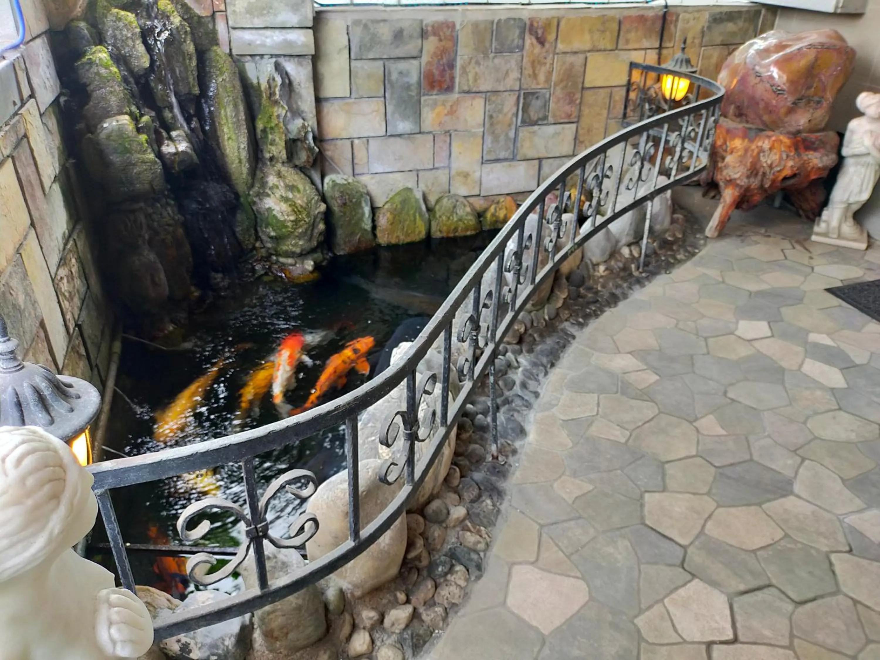 Property building in 陶陶居商旅 Tautauchu Hotel