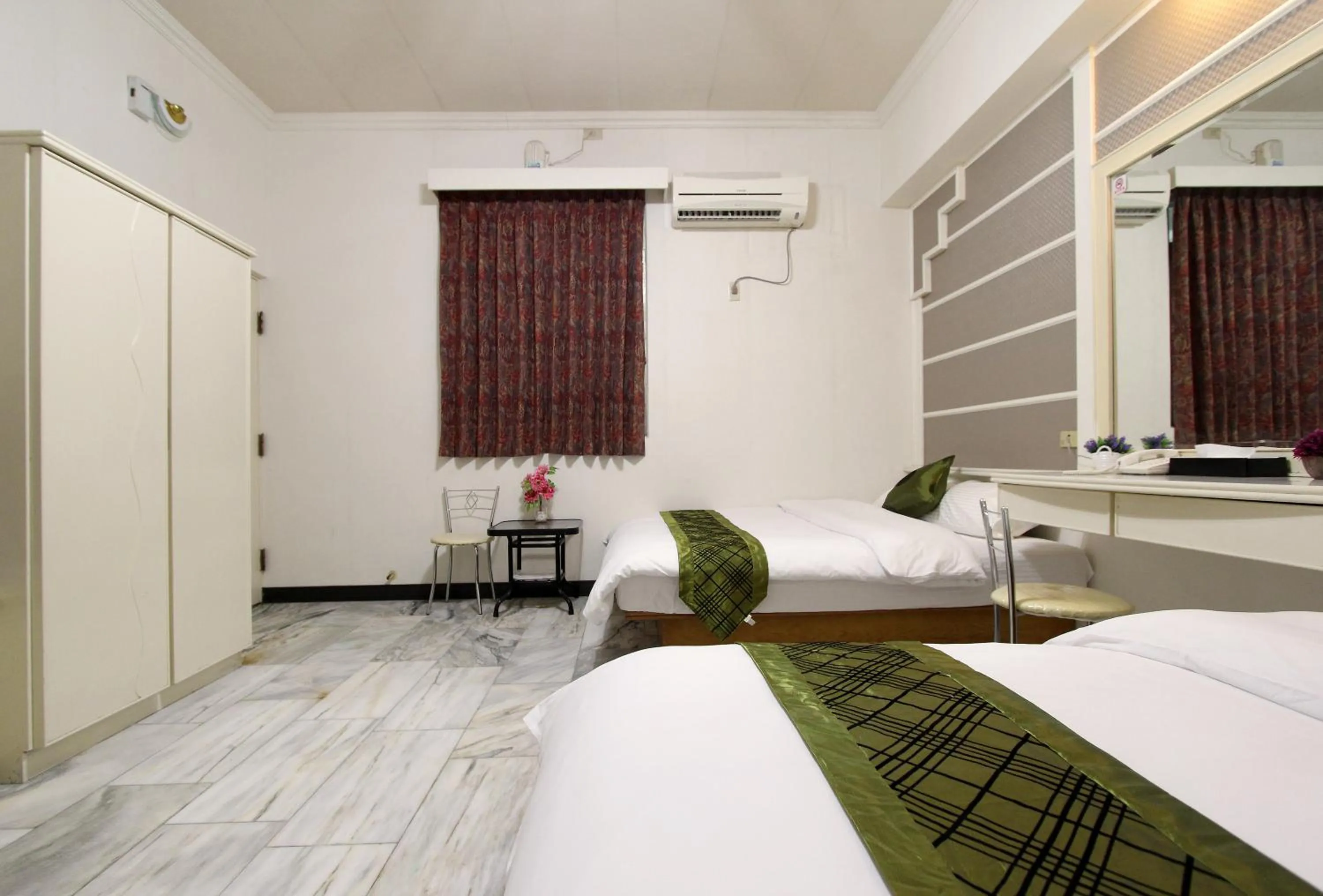 Bedroom, Bed in 陶陶居商旅 Tautauchu Hotel