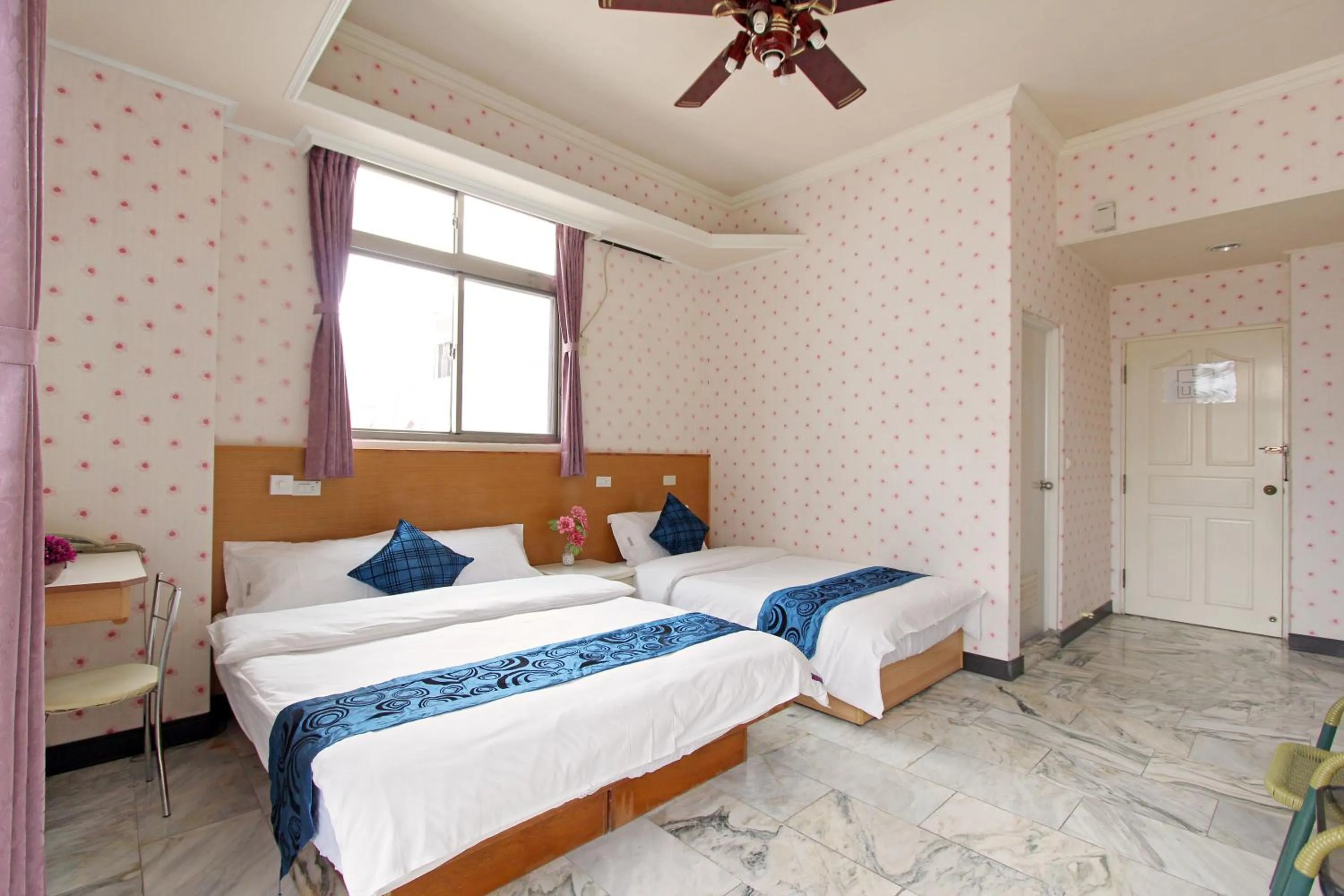 Bedroom, Bed in 陶陶居商旅 Tautauchu Hotel