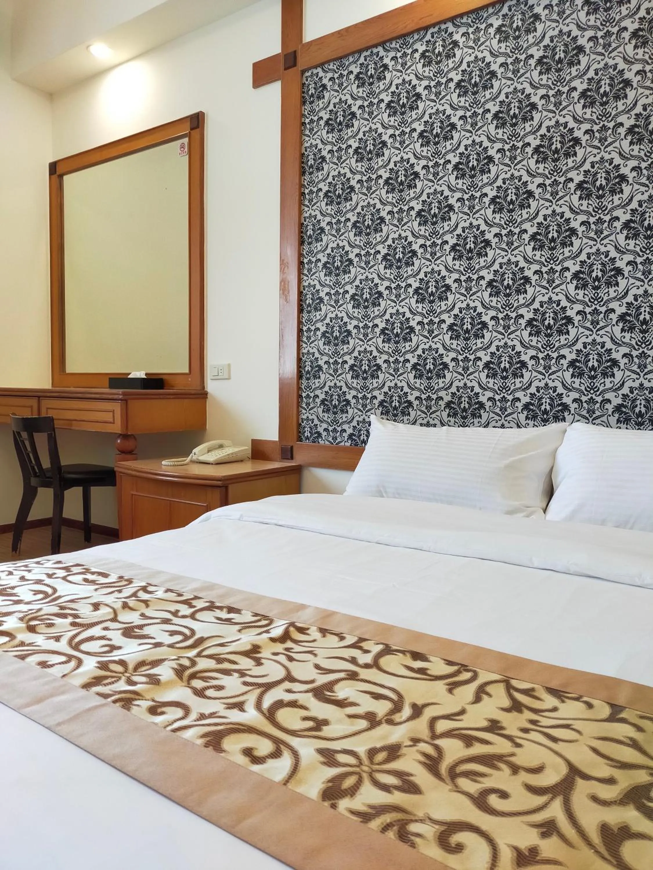 Photo of the whole room, Bed in 陶陶居商旅 Tautauchu Hotel