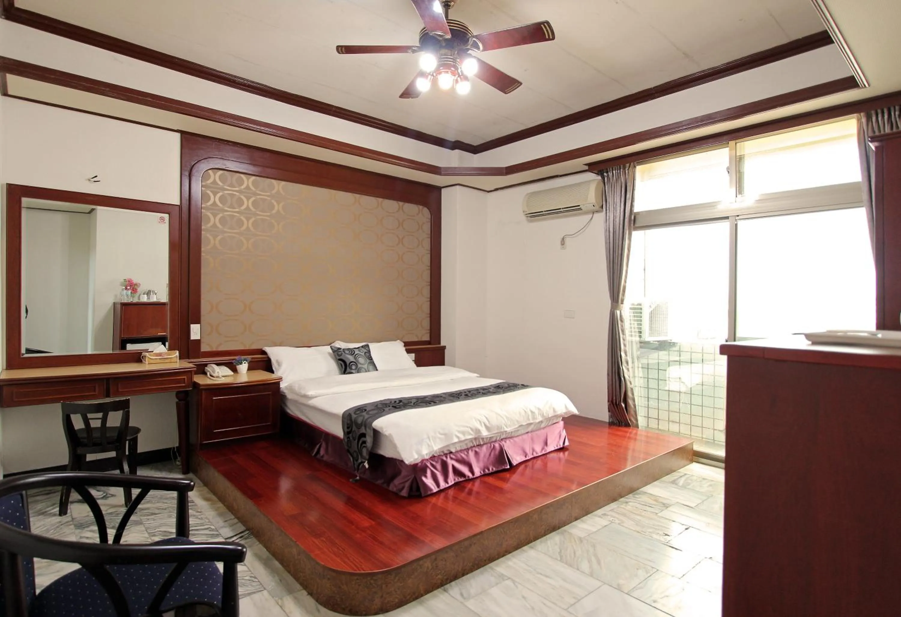 Bedroom, Bed in 陶陶居商旅 Tautauchu Hotel