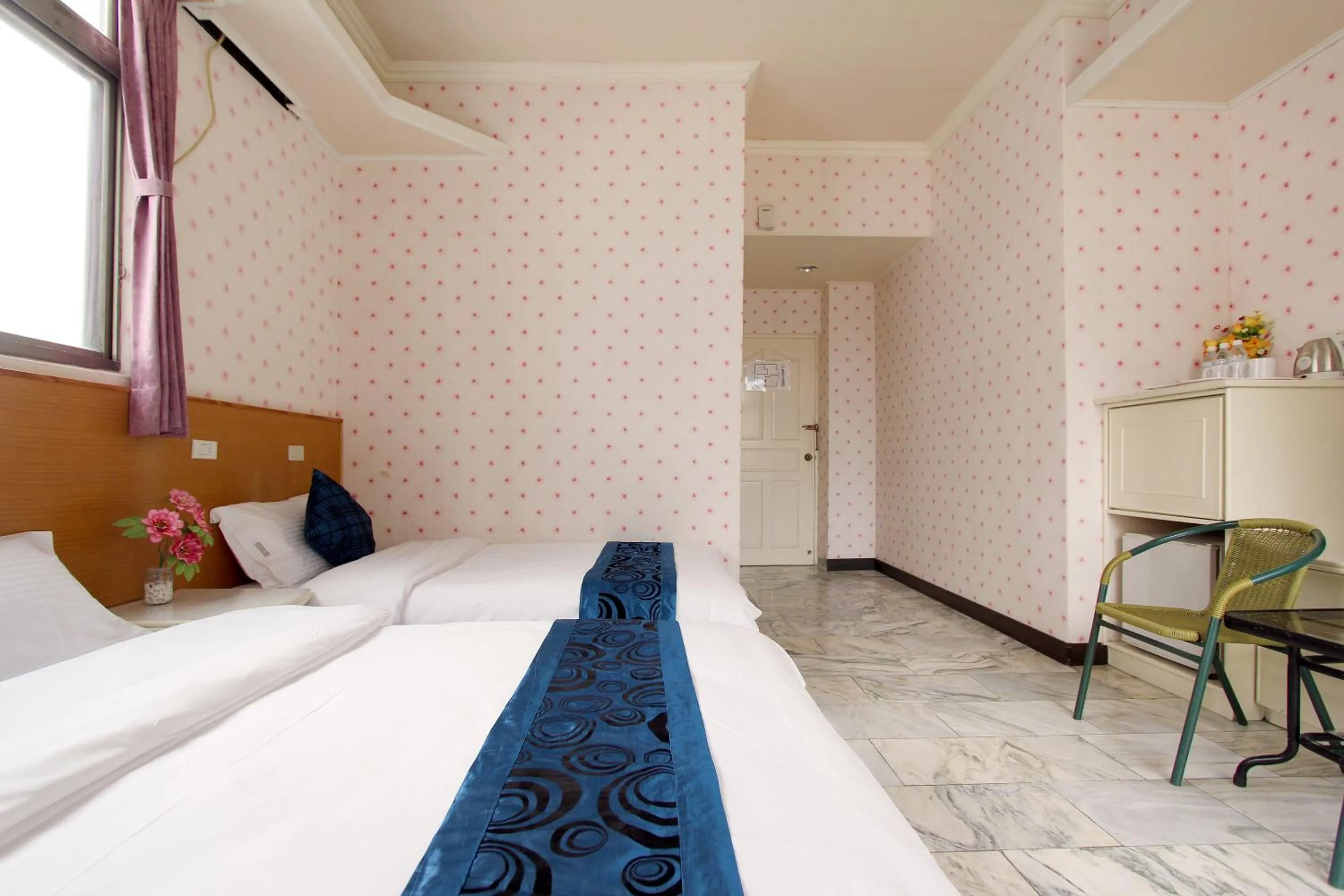 Bedroom, Bed in 陶陶居商旅 Tautauchu Hotel