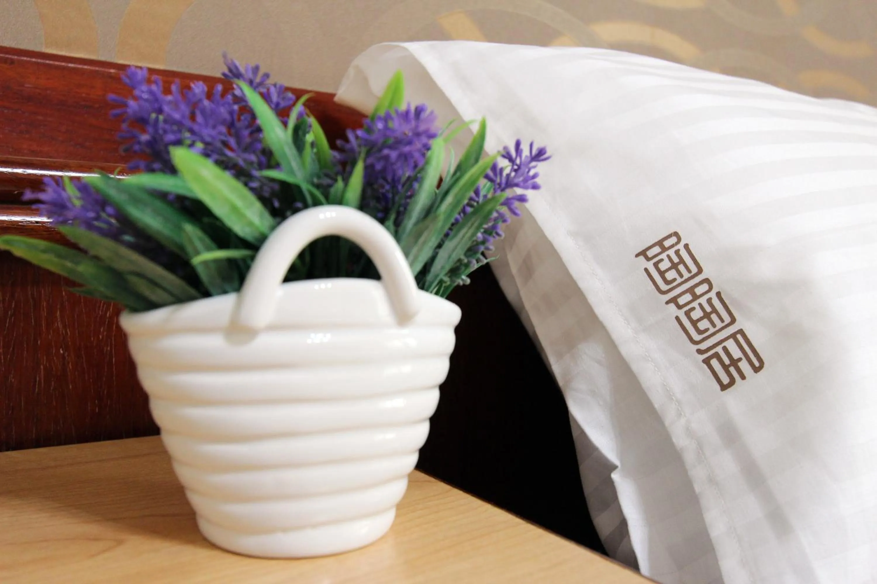 Decorative detail, Bed in 陶陶居商旅 Tautauchu Hotel