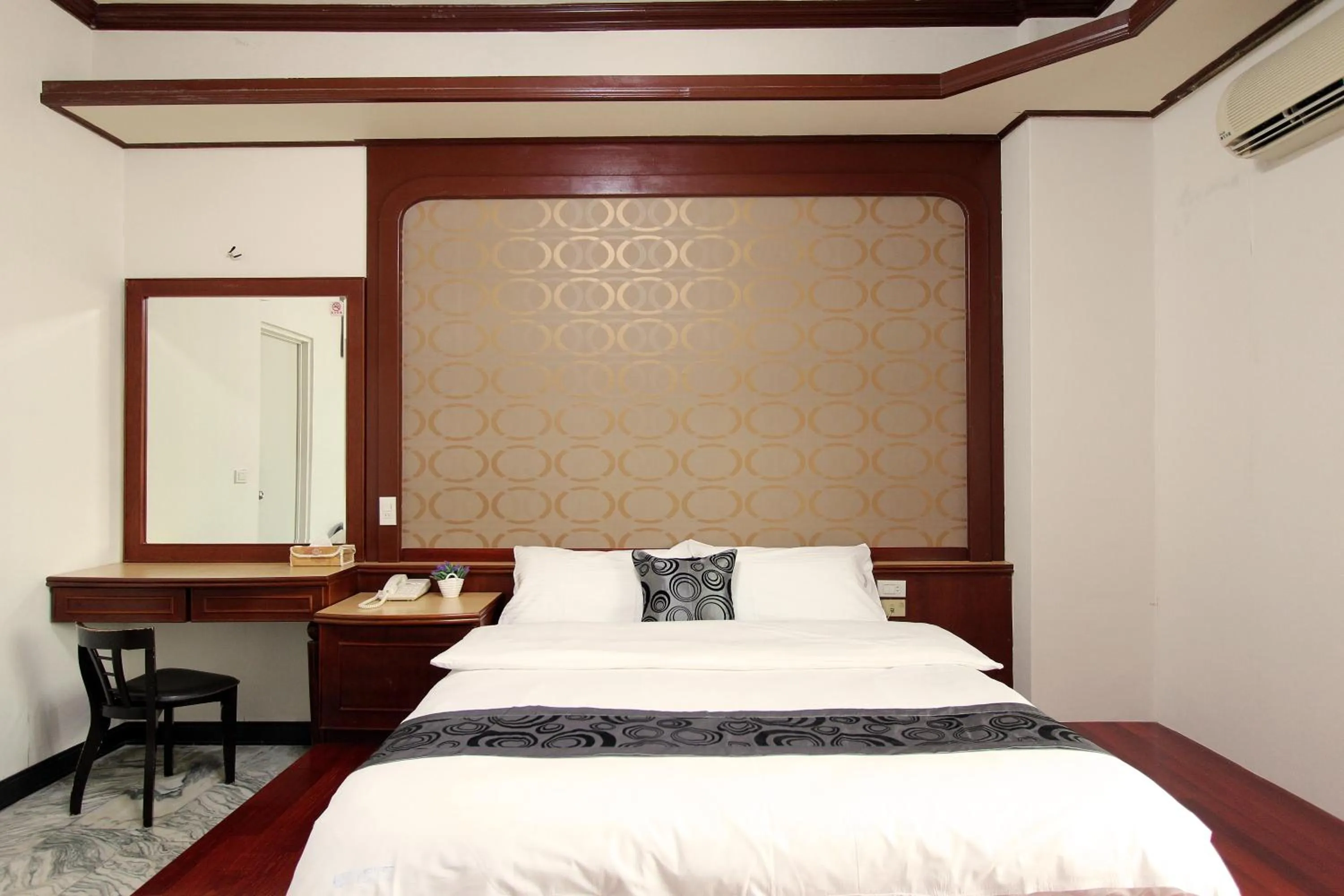 Bedroom, Bed in 陶陶居商旅 Tautauchu Hotel
