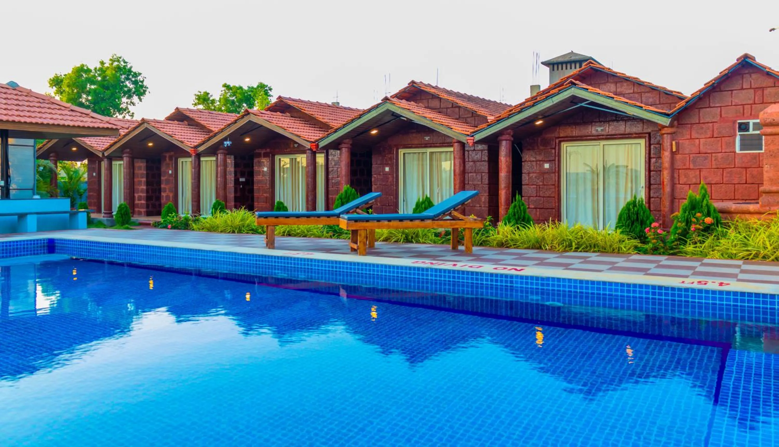 Property building in Rofinos Cottages