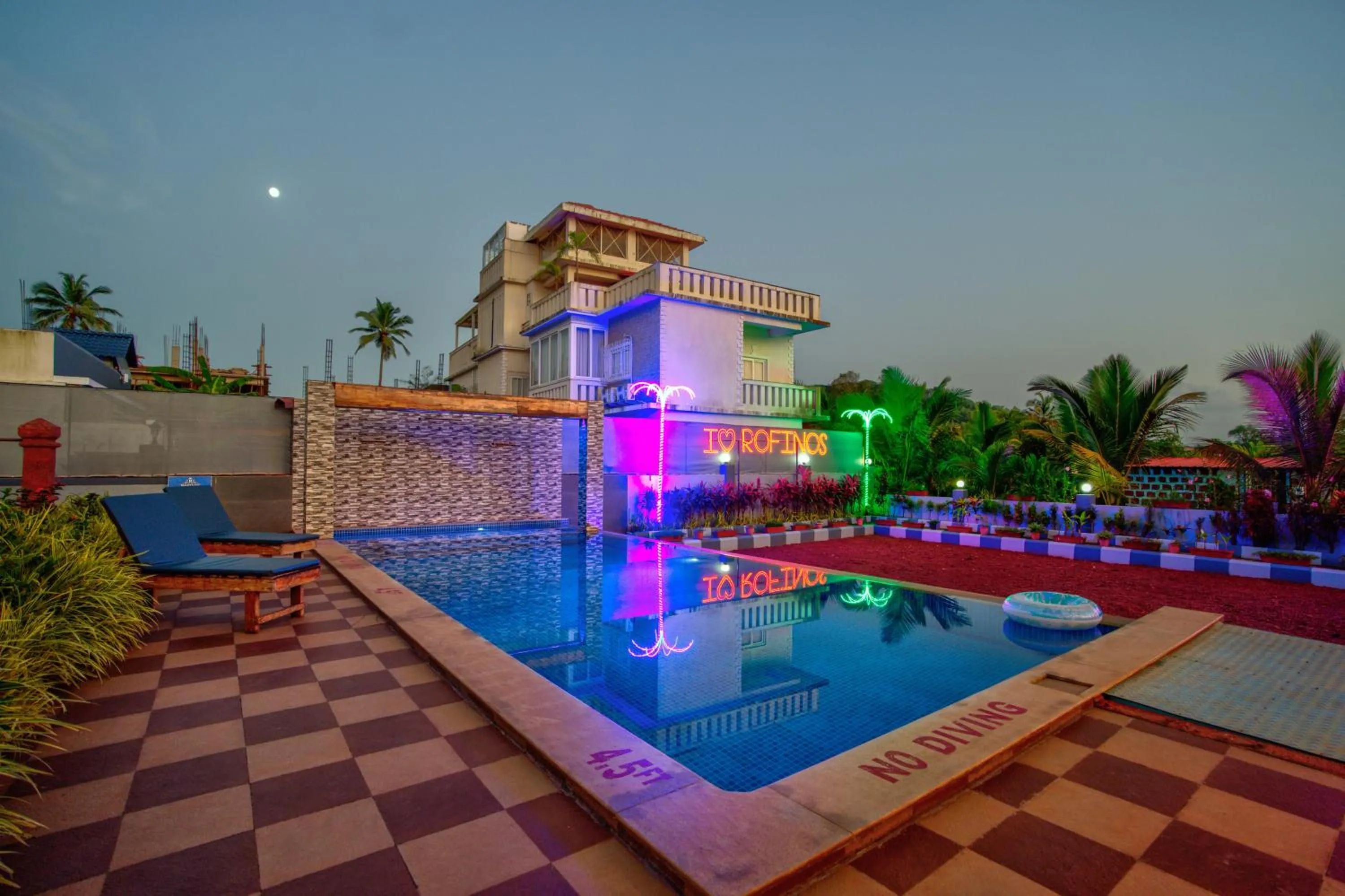 Swimming pool in Rofinos Cottages