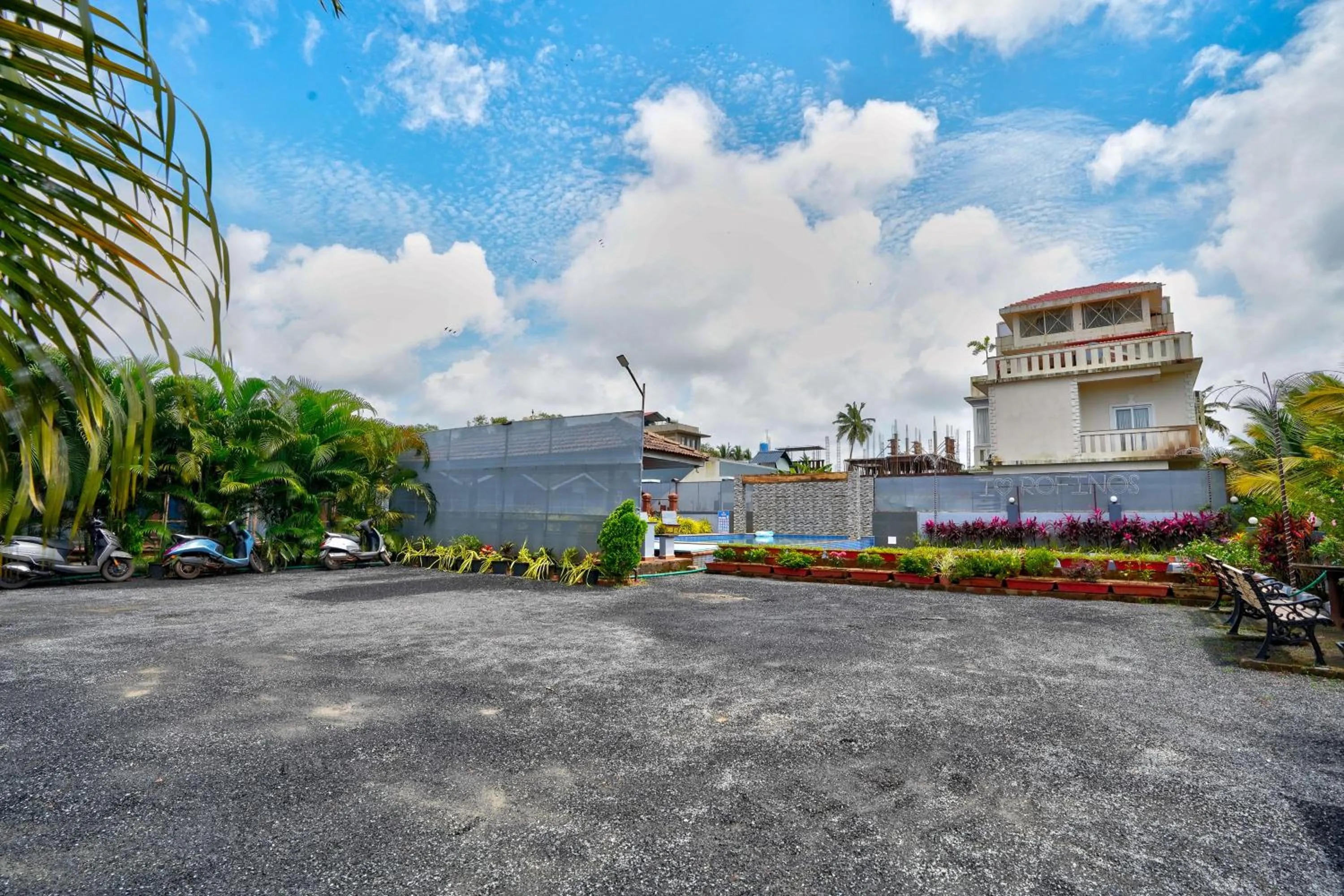 Parking in Rofinos Cottages
