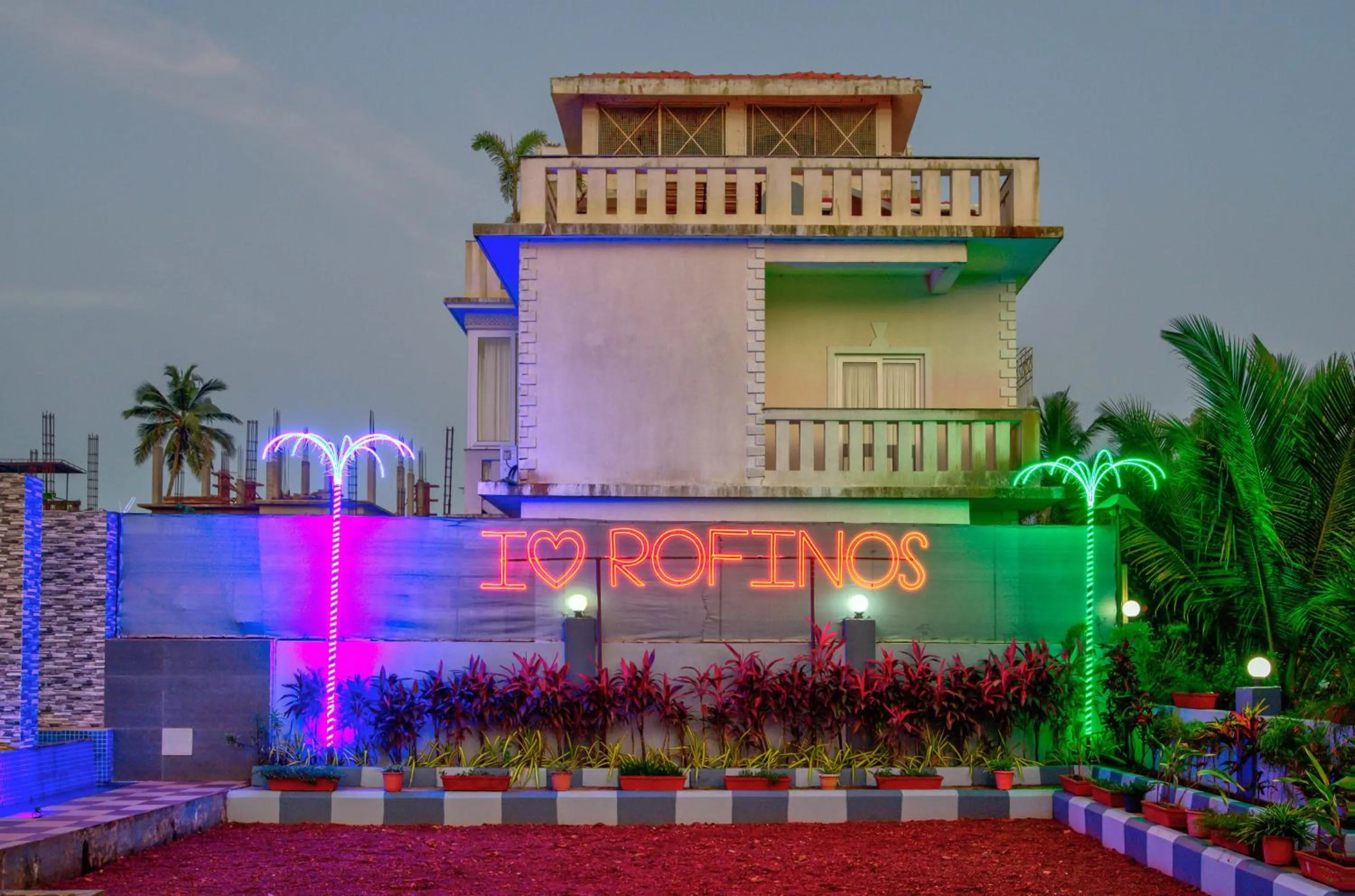 Property building in Rofinos Cottages