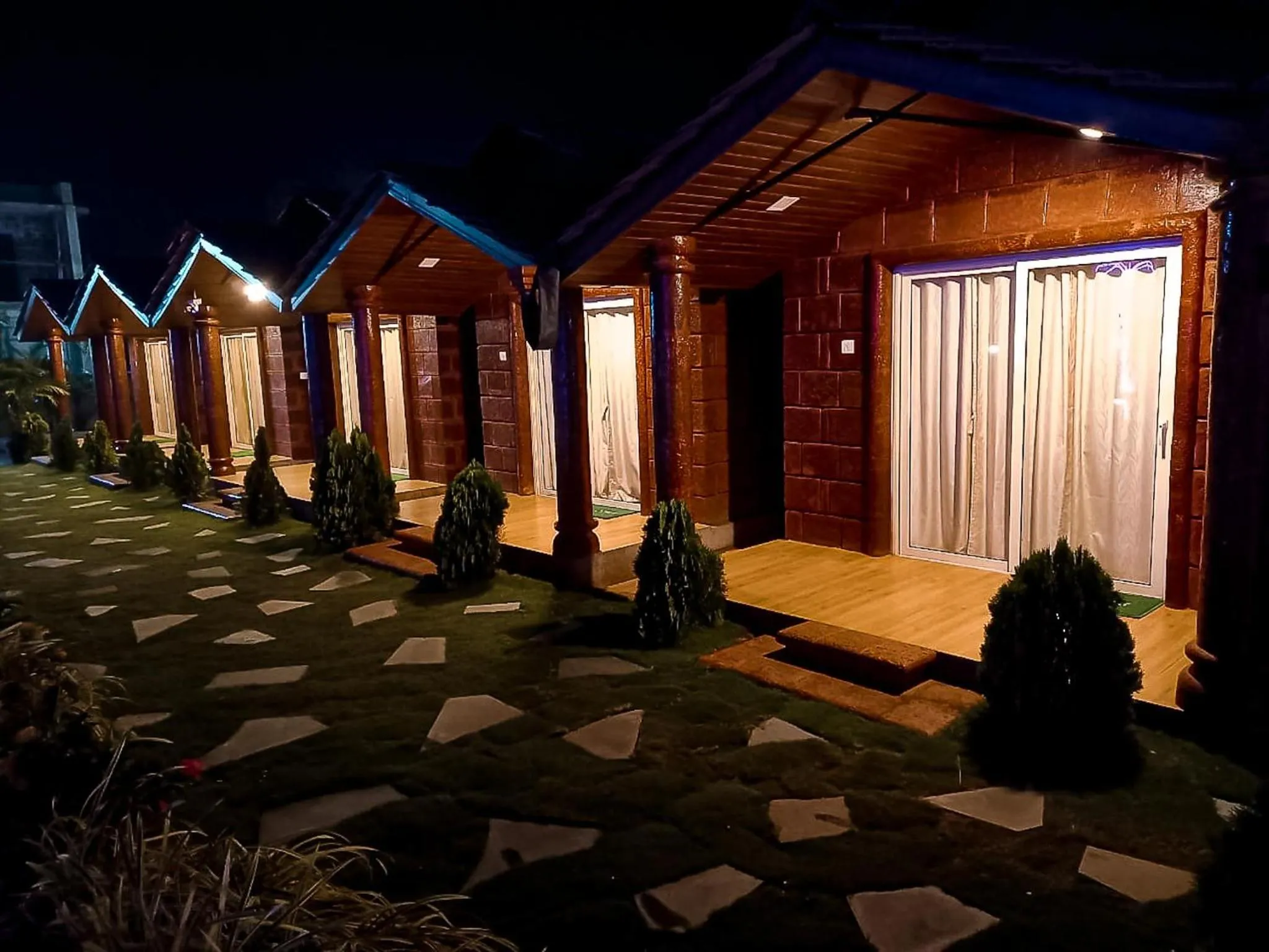 Property building in Rofinos Cottages