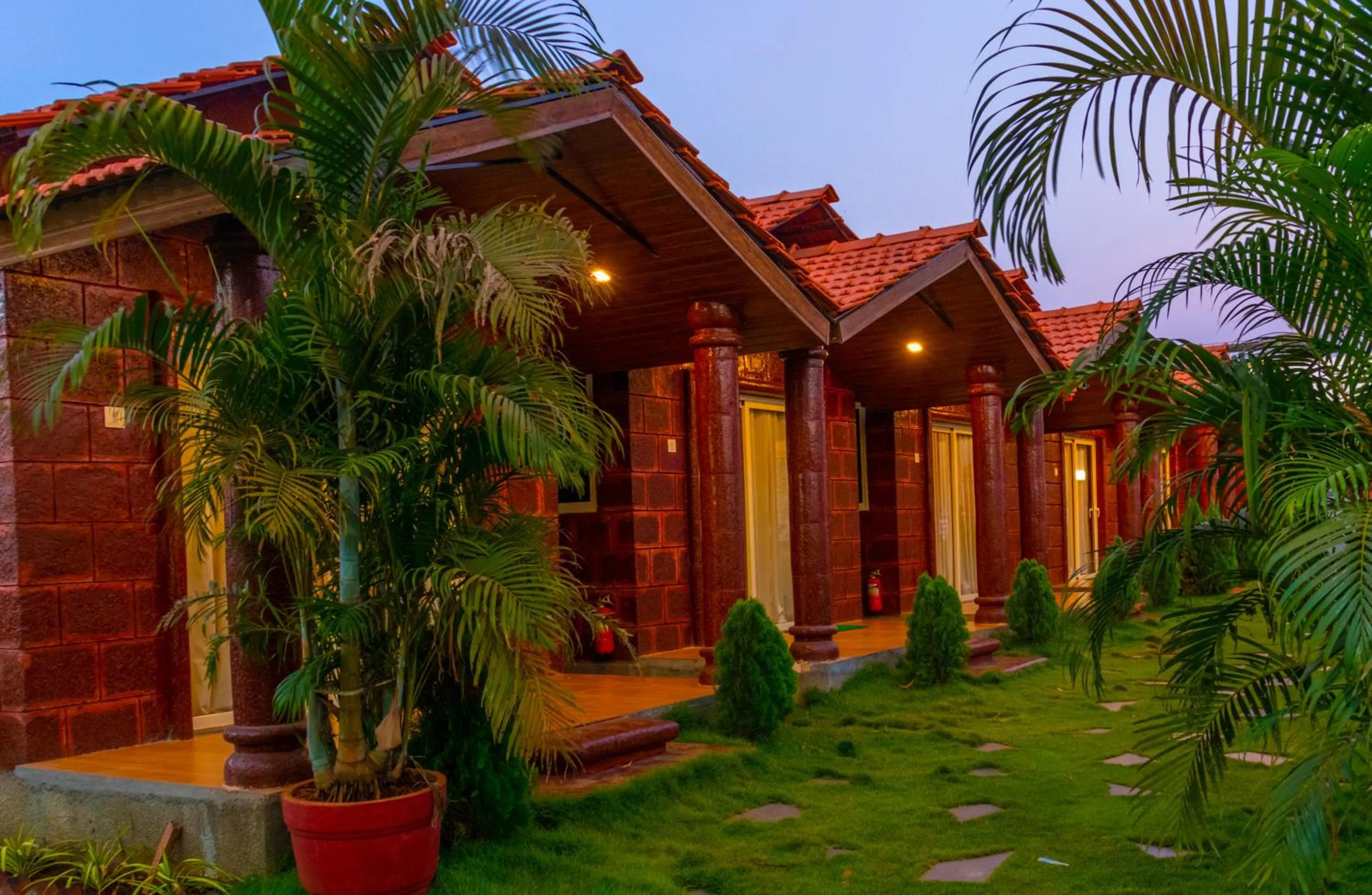 Property building in Rofinos Cottages