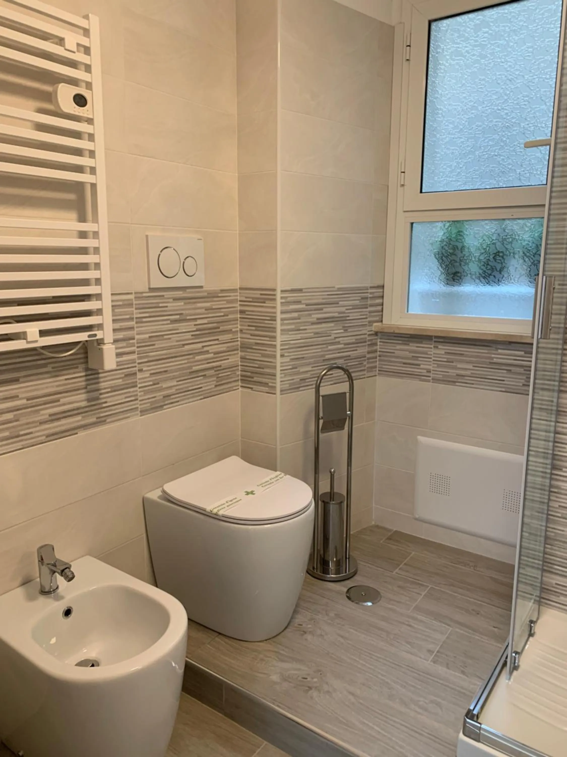 Toilet, Bathroom in Tune Homes B&B