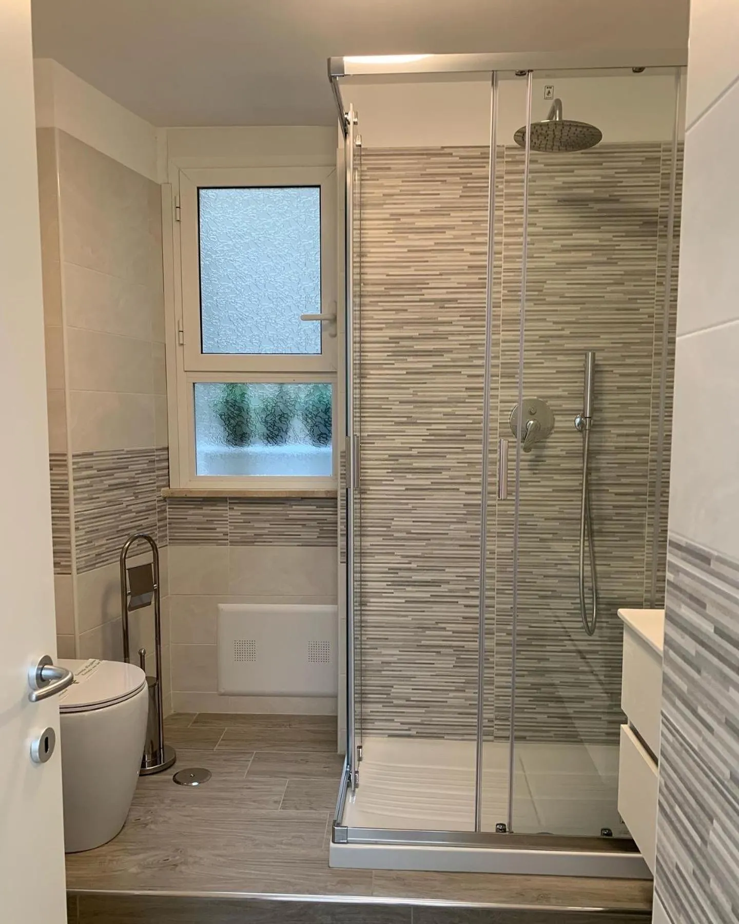 Shower, Bathroom in Tune Homes B&B